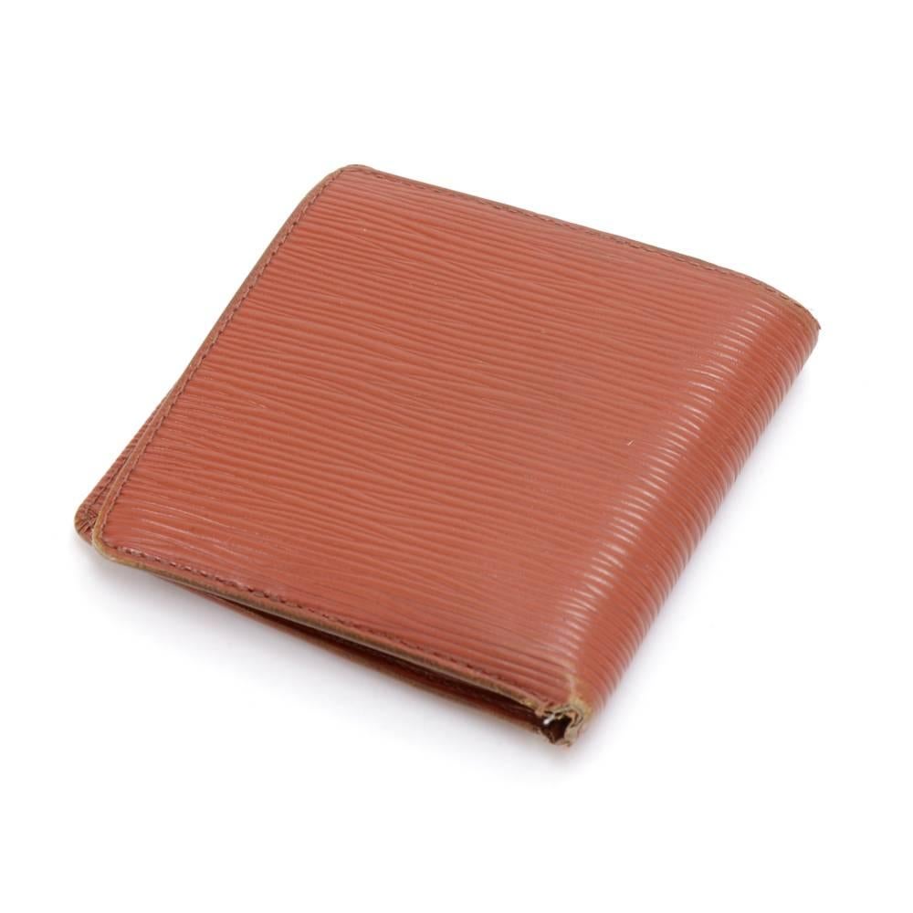 Vintage Portefeiulle Marco bifold wallet in Brown Kenyan Fawn Epi leather. Inside is lined with brown leather and has 2 compartments for bills, 1 slip pocket, a coin purse, and 3 card pockets. Great for everyday use!  SKU: LO690

Made in:
