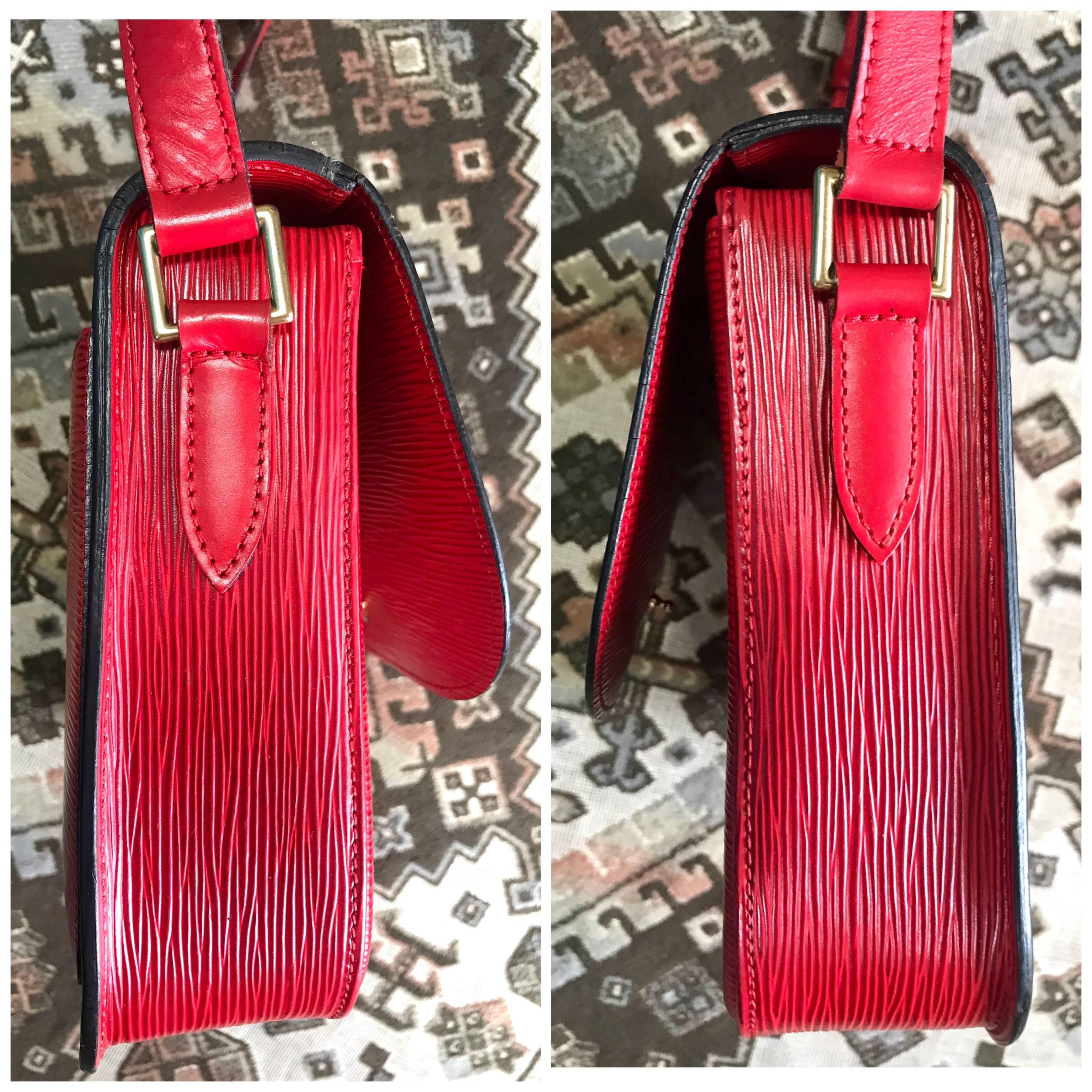 Vintage Louis Vuitton red epi leather shoulder bag. Classic purse. Beautiful. 2