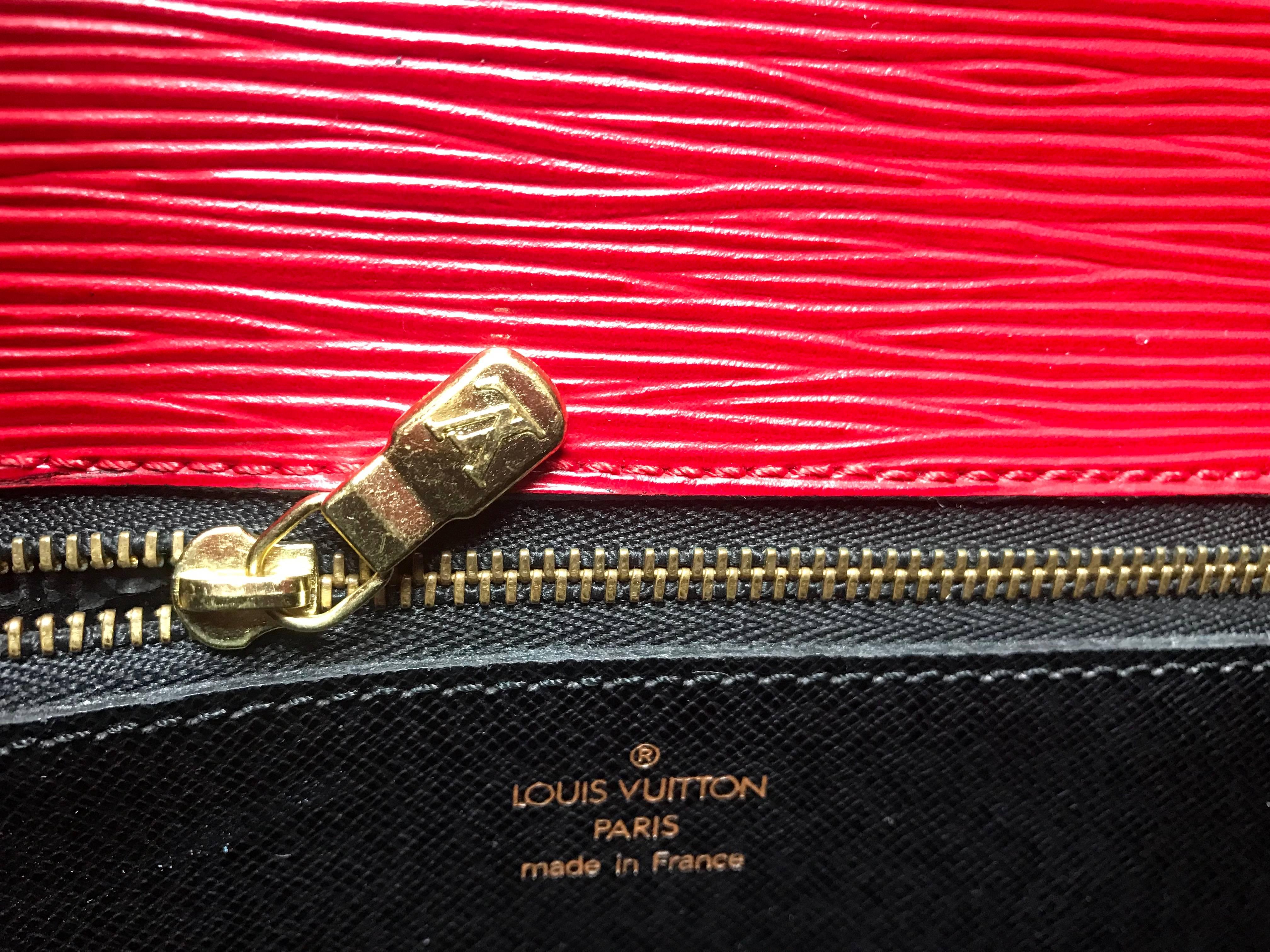 Vintage Louis Vuitton red epi leather shoulder bag. Classic purse. Beautiful. 3