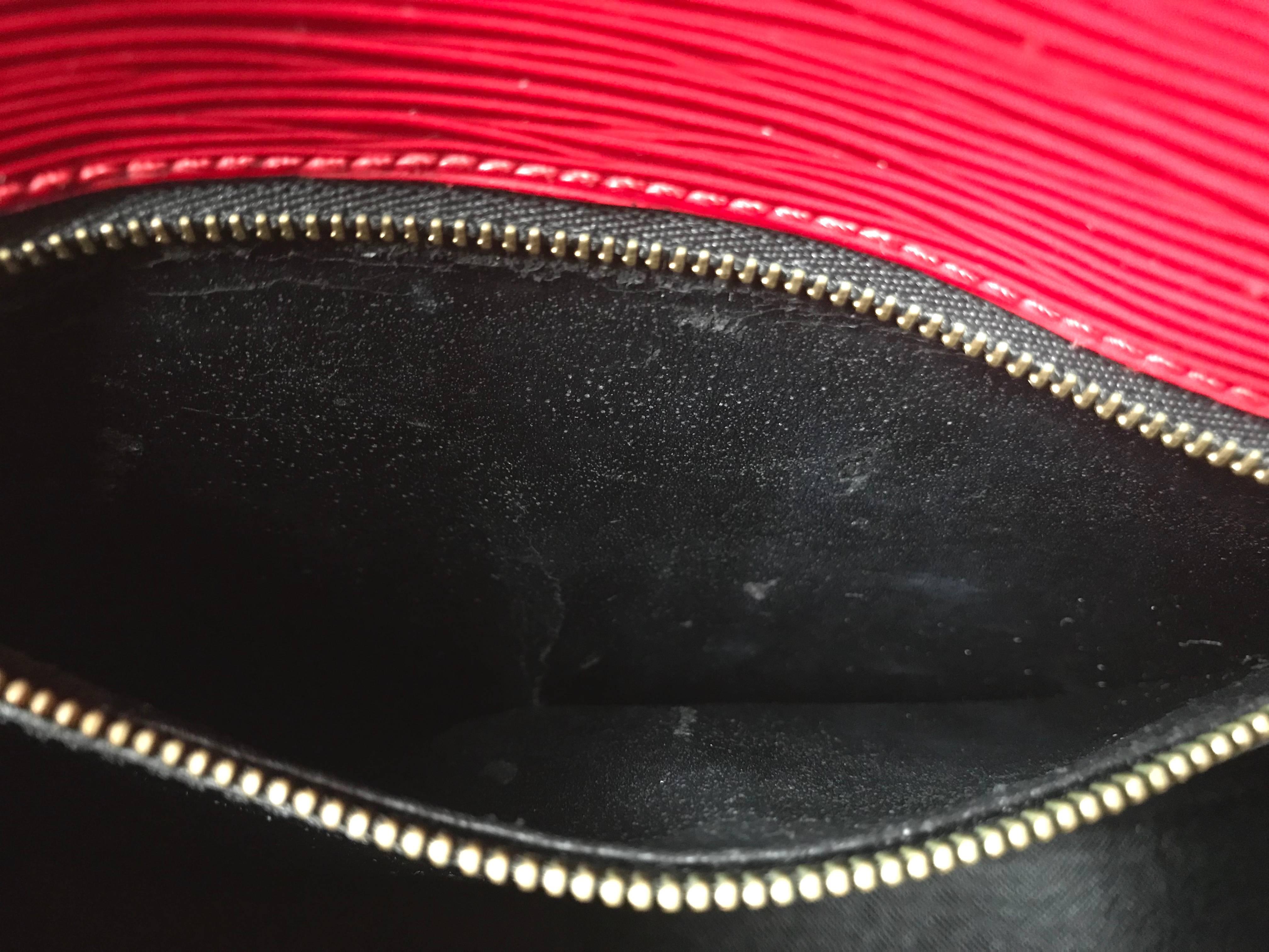 Vintage Louis Vuitton red epi leather shoulder bag. Classic purse. Beautiful. 4