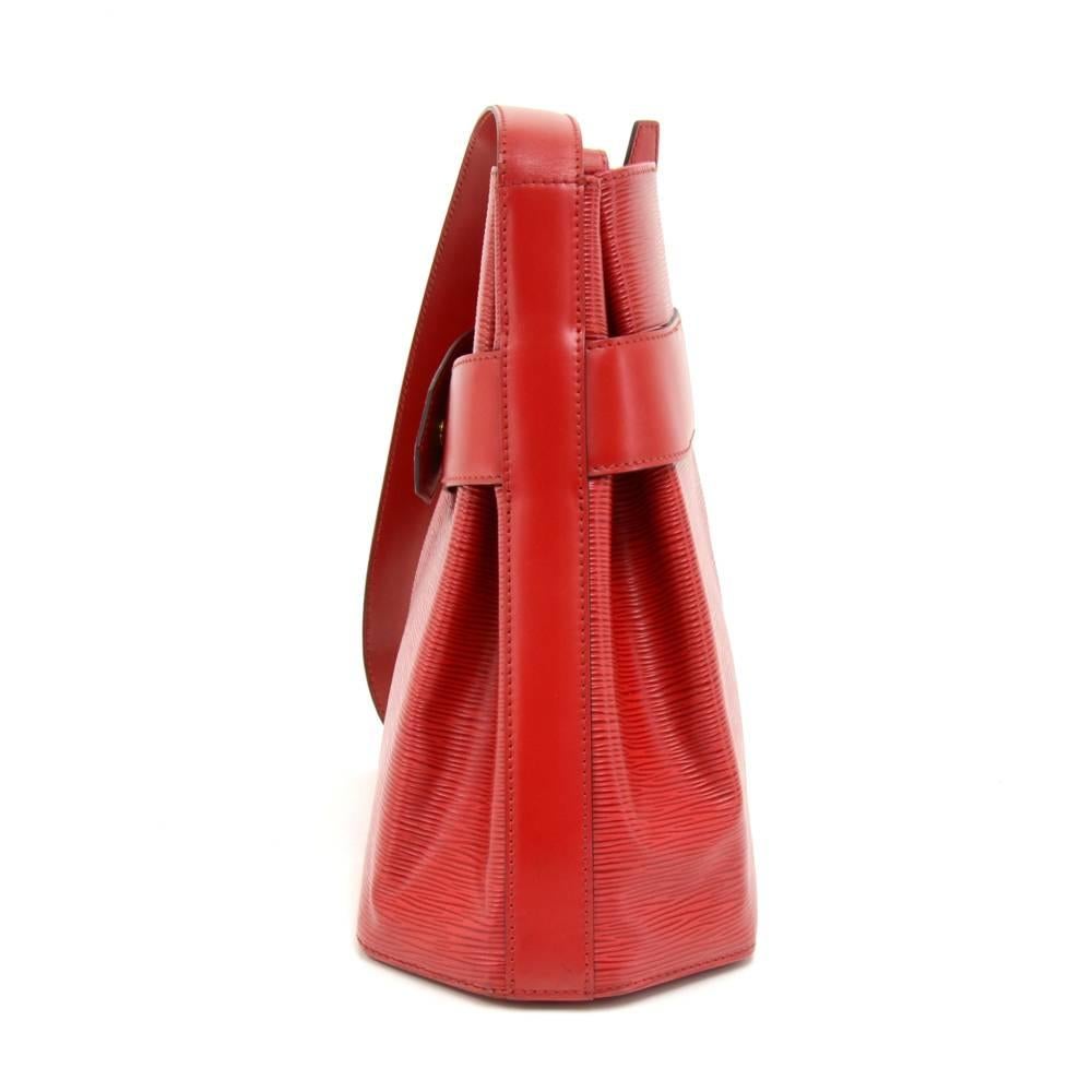 Louis Vuitton Vintage Sac Depaule PM Red Epi Leather Shoulder Bag In Good Condition For Sale In Fukuoka, Kyushu