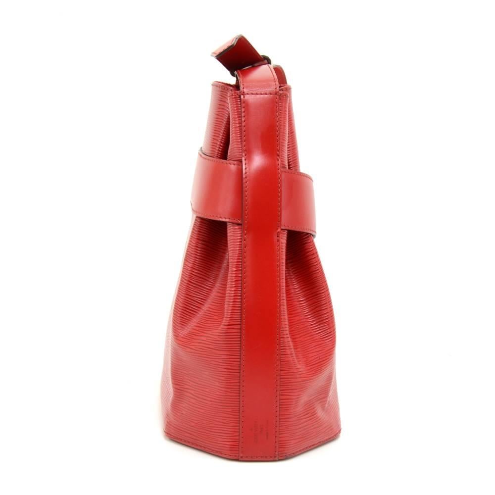 Women's Louis Vuitton Vintage Sac Depaule PM Red Epi Leather Shoulder Bag For Sale
