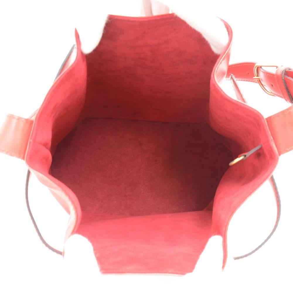Vintage Louis Vuitton Sac Depaule PM Red Epi Leather Shoulder Bag For Sale 5