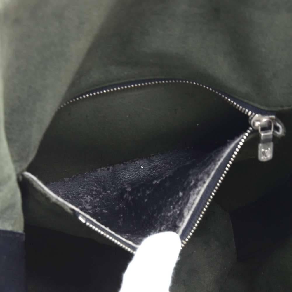 Vintage Louis Vuitton Sac Seau Black Epi Leather Shoulder Bag  For Sale 4