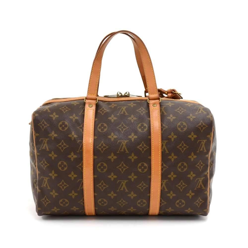 Vintage Louis Vuitton Sac Souple 35 is a classic of the Louis Vuitton small duffle bag collection. Discontinued in the early '90s. A great companion wherever you go.  Comes with name tag and poignees. SKU: LP292

Made in: France
Serial Number: No