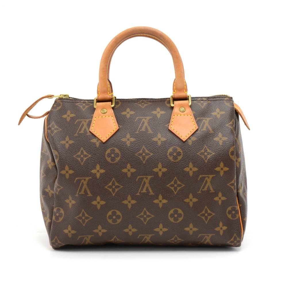 Vintage hand-held Louis Vuitton Speedy 25 hand bag in Monogram Canvas. It offers light weight elegance in a compact format. Inspired by the famous keep all travel bag, it features a zip closure. This bag is perfect for carrying everyday essentials.