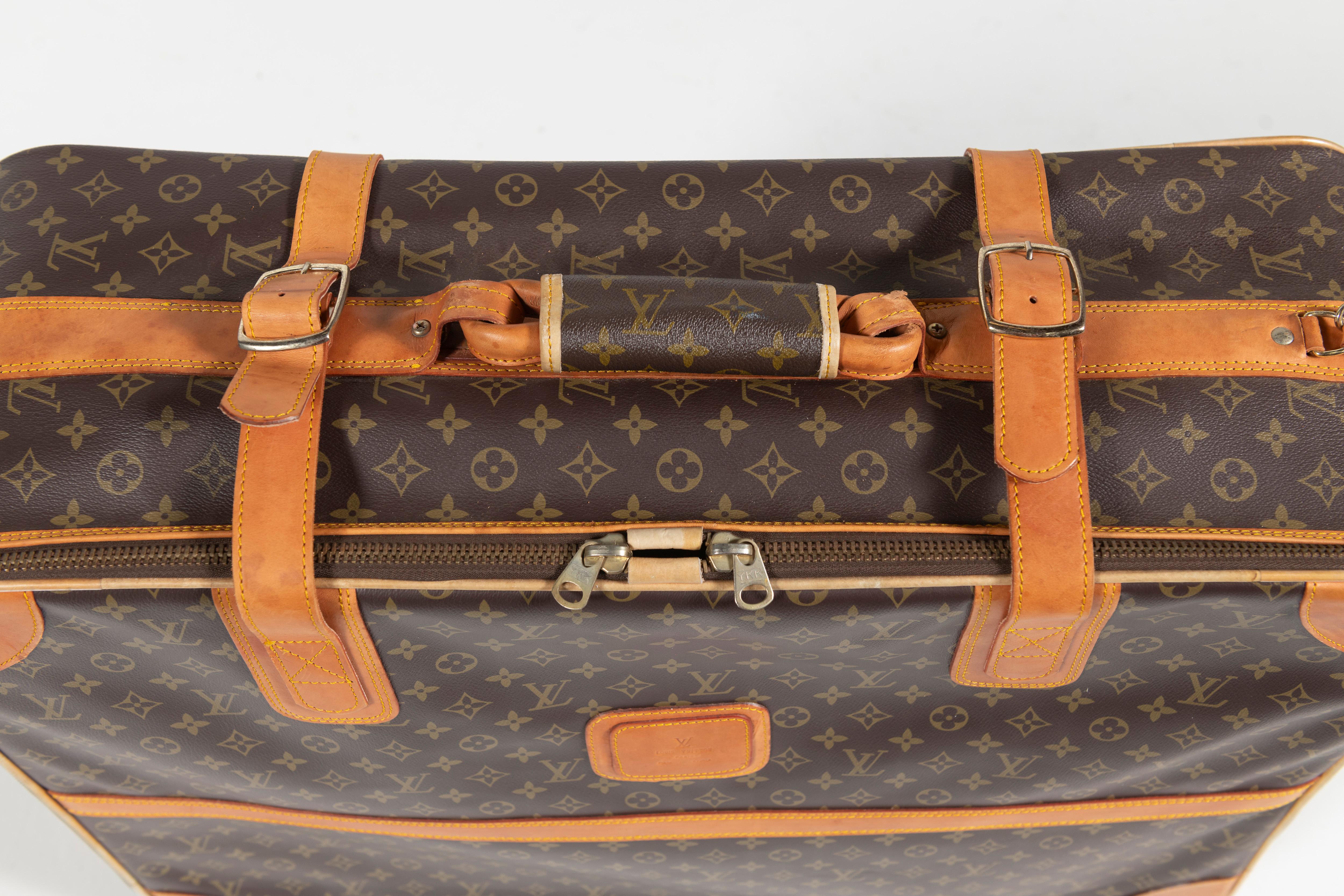 Vintage Louis Vuitton-Koffer, Monogrammiertes beschichtetes Segeltuch, Medium-Größe im Zustand „Gut“ im Angebot in San Francisco, CA