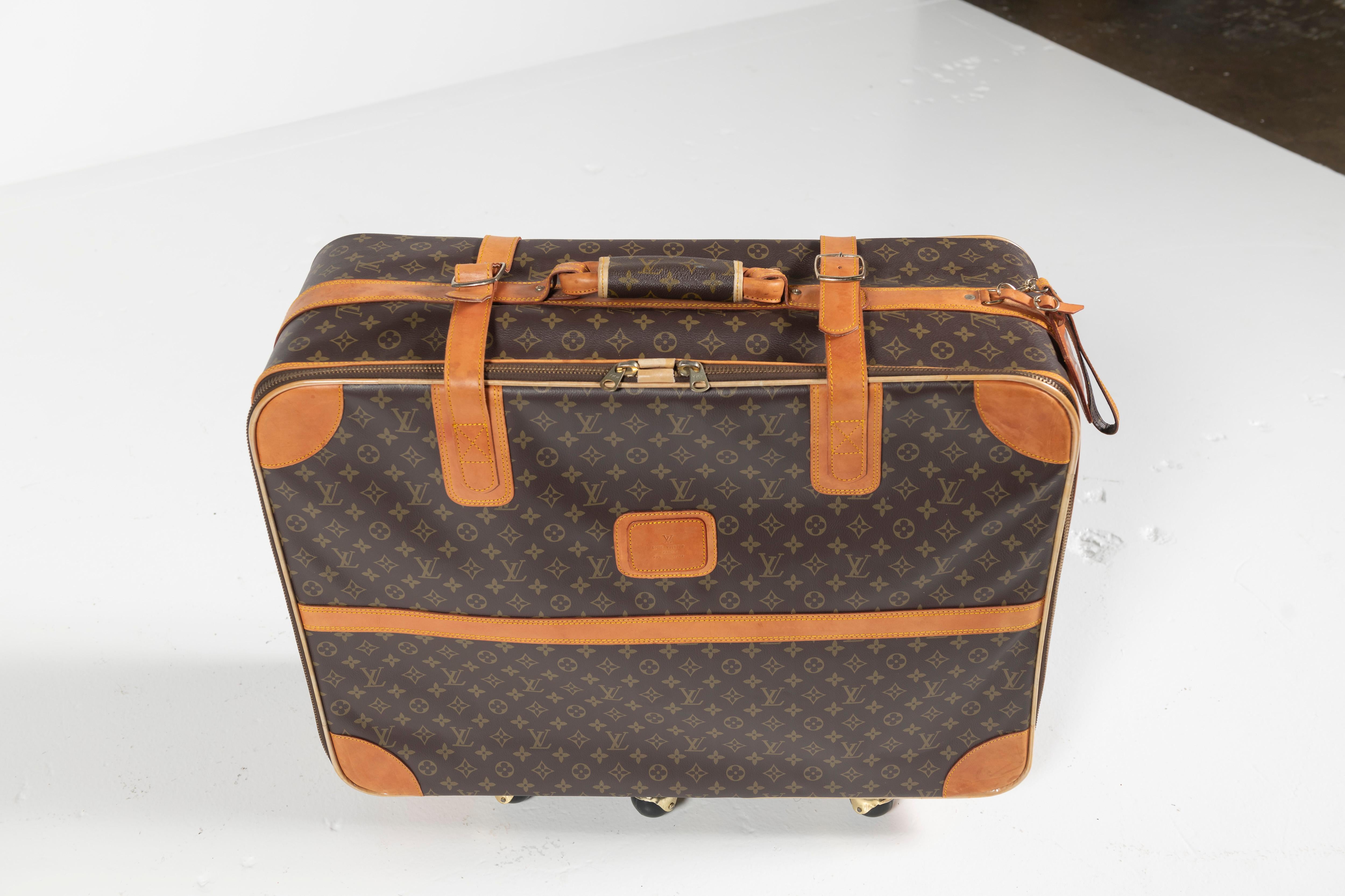 Vintage Louis Vuitton-Koffer, Monogrammiertes beschichtetes Segeltuch, Medium-Größe (Messing) im Angebot