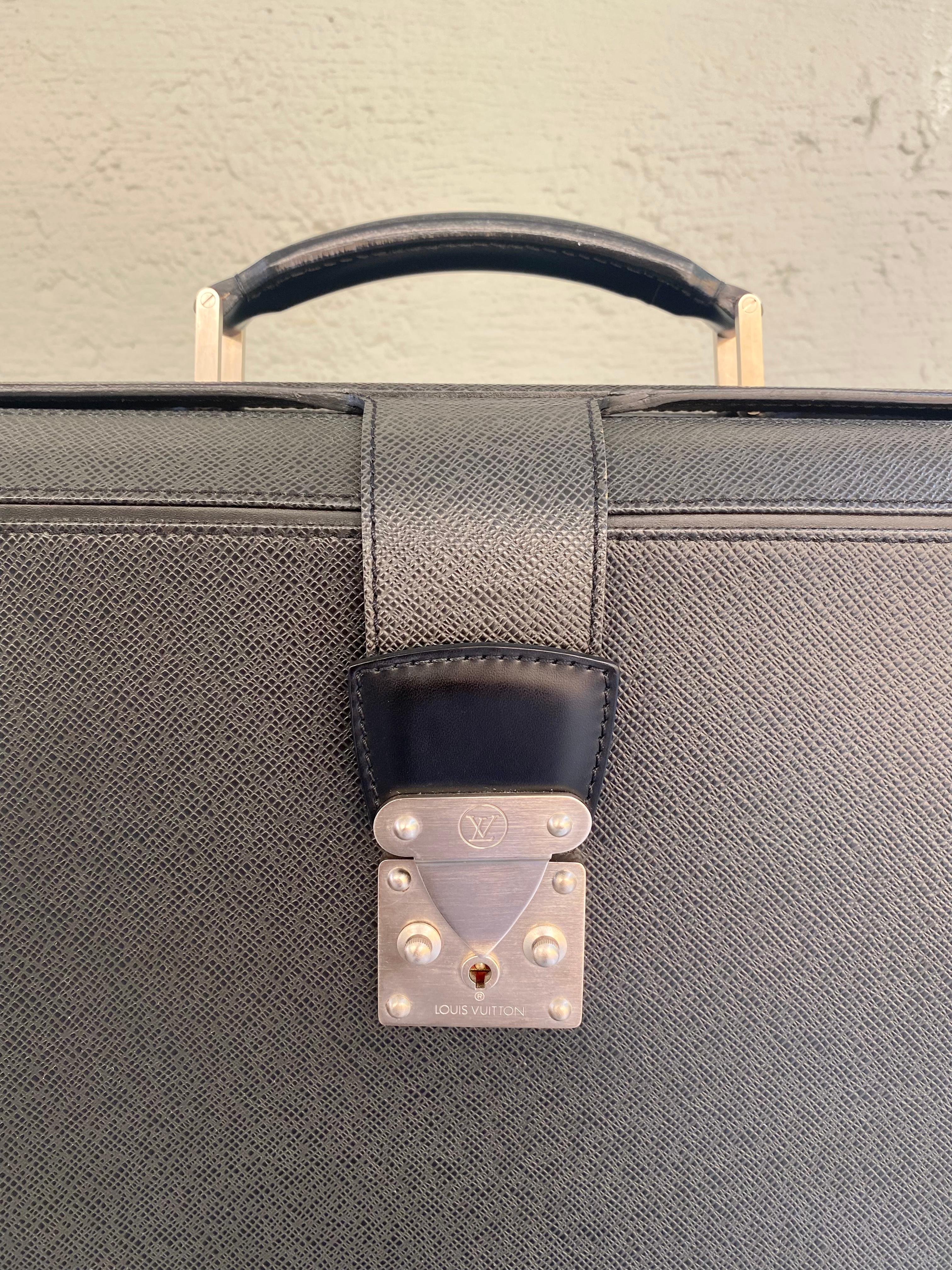 Vintage Louis Vuitton Taiga Leather Pilot Briefcase  For Sale 7