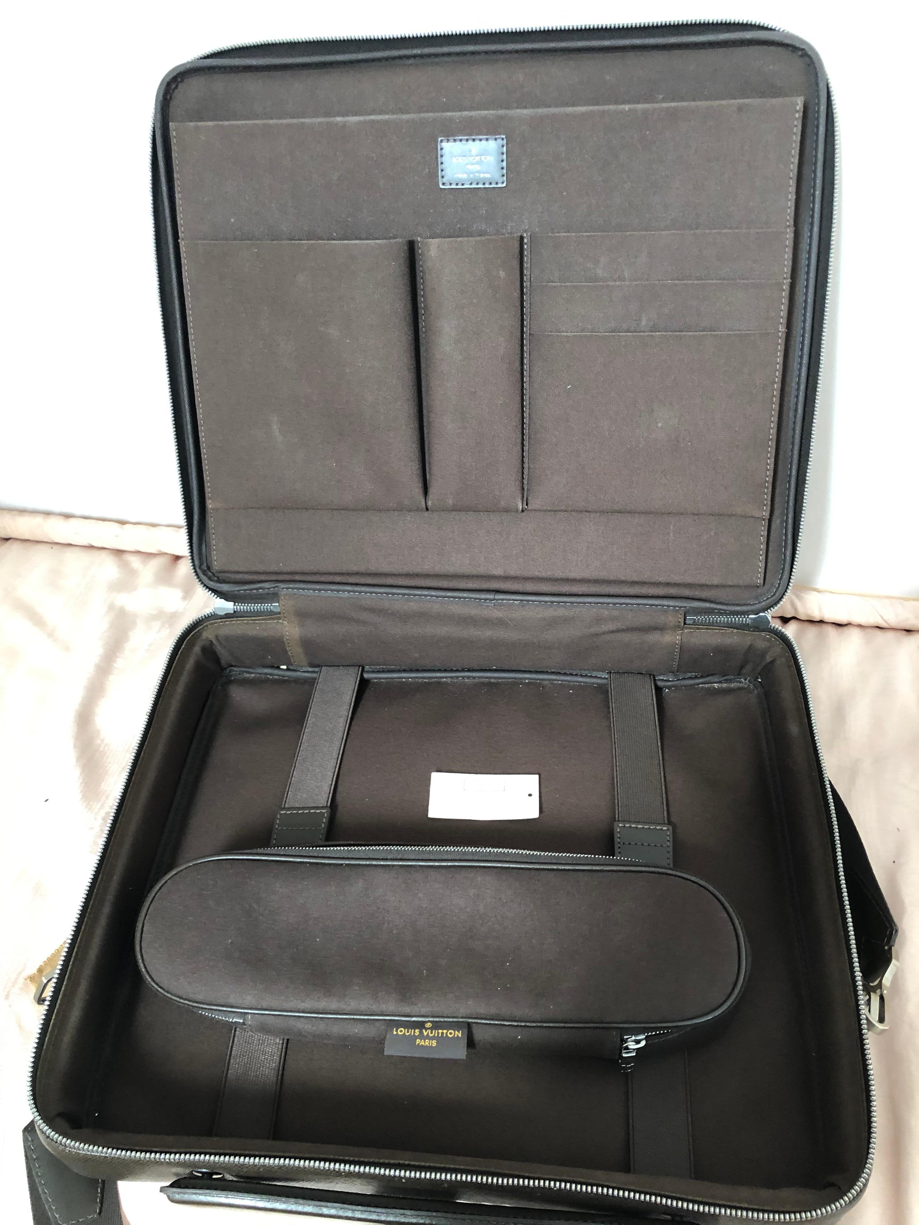 This briefcase, with many pockets and pencil/pen etc pouch, can old all your documents and an Ipad or small laptop. It is in very good condition with a few minor scratches and has both a handle and detachable strap.

The dust bag is included.
