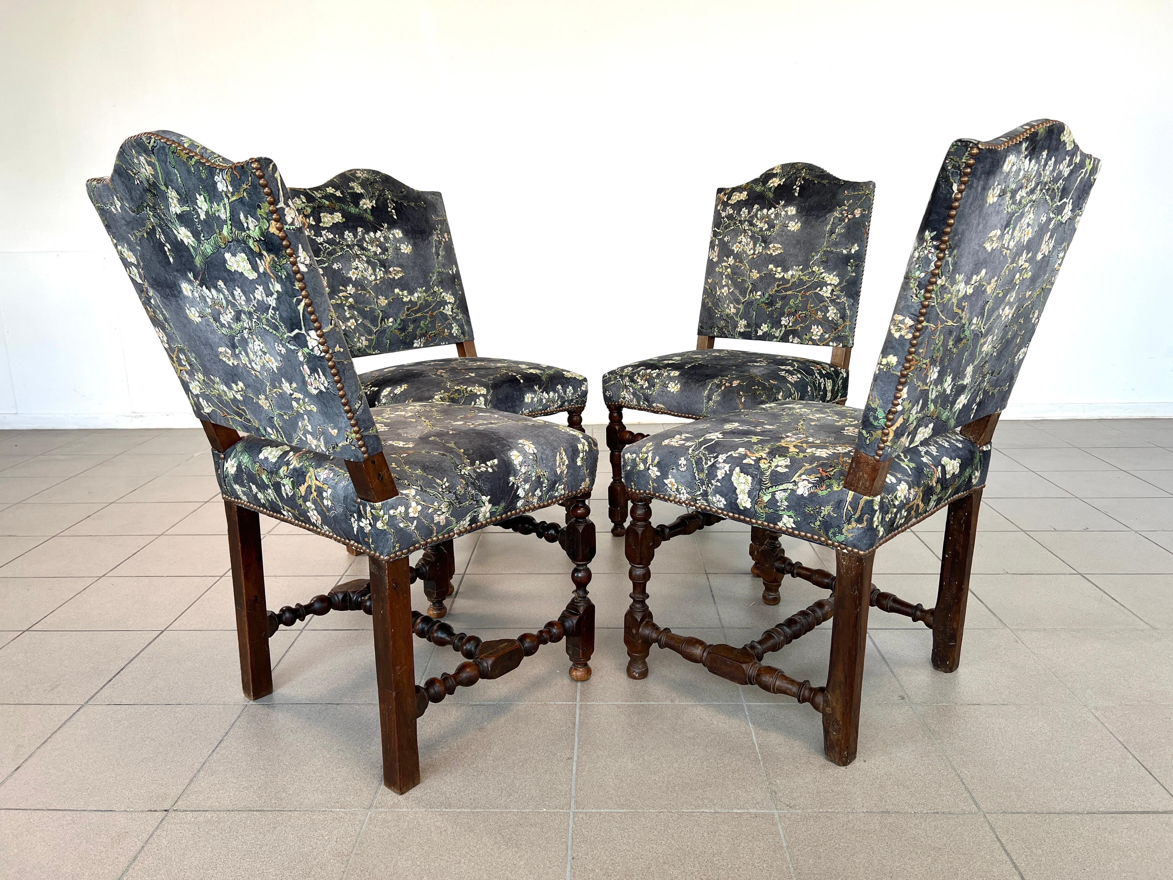 Sedie da pranzo vintage in stile Luigi XIII - Set di 4 pezzi in vendita 1