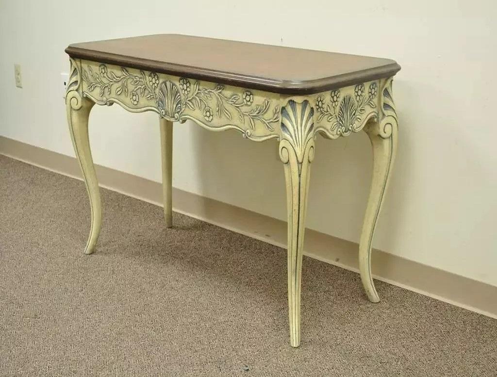 Vintage Louis XV French Country Style Shell Carved 2 Drawer Console Hall Table For Sale 4