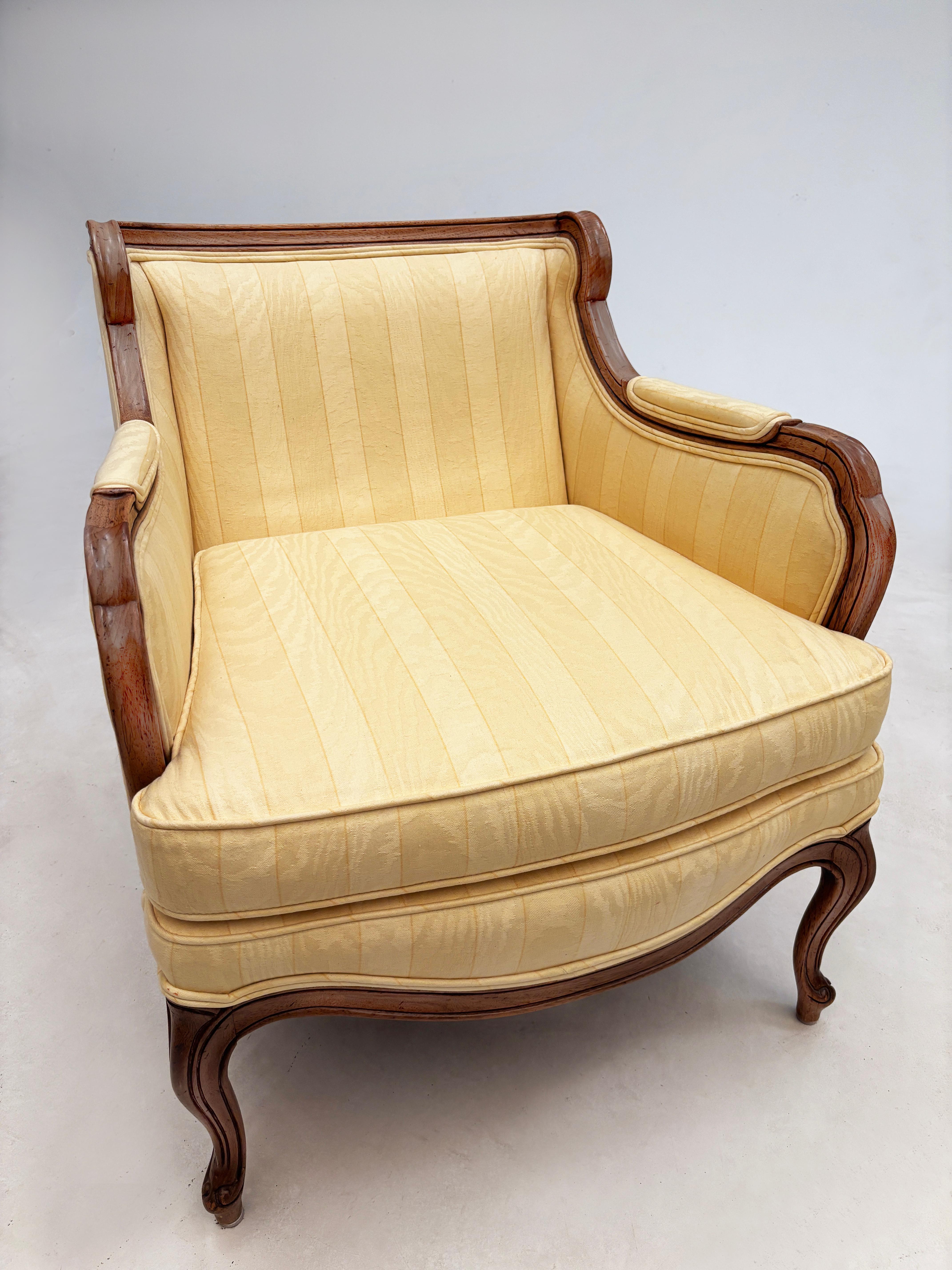 Vintage Louis XV-Style Bergere Armchairs with Walnut Frame en venta 9