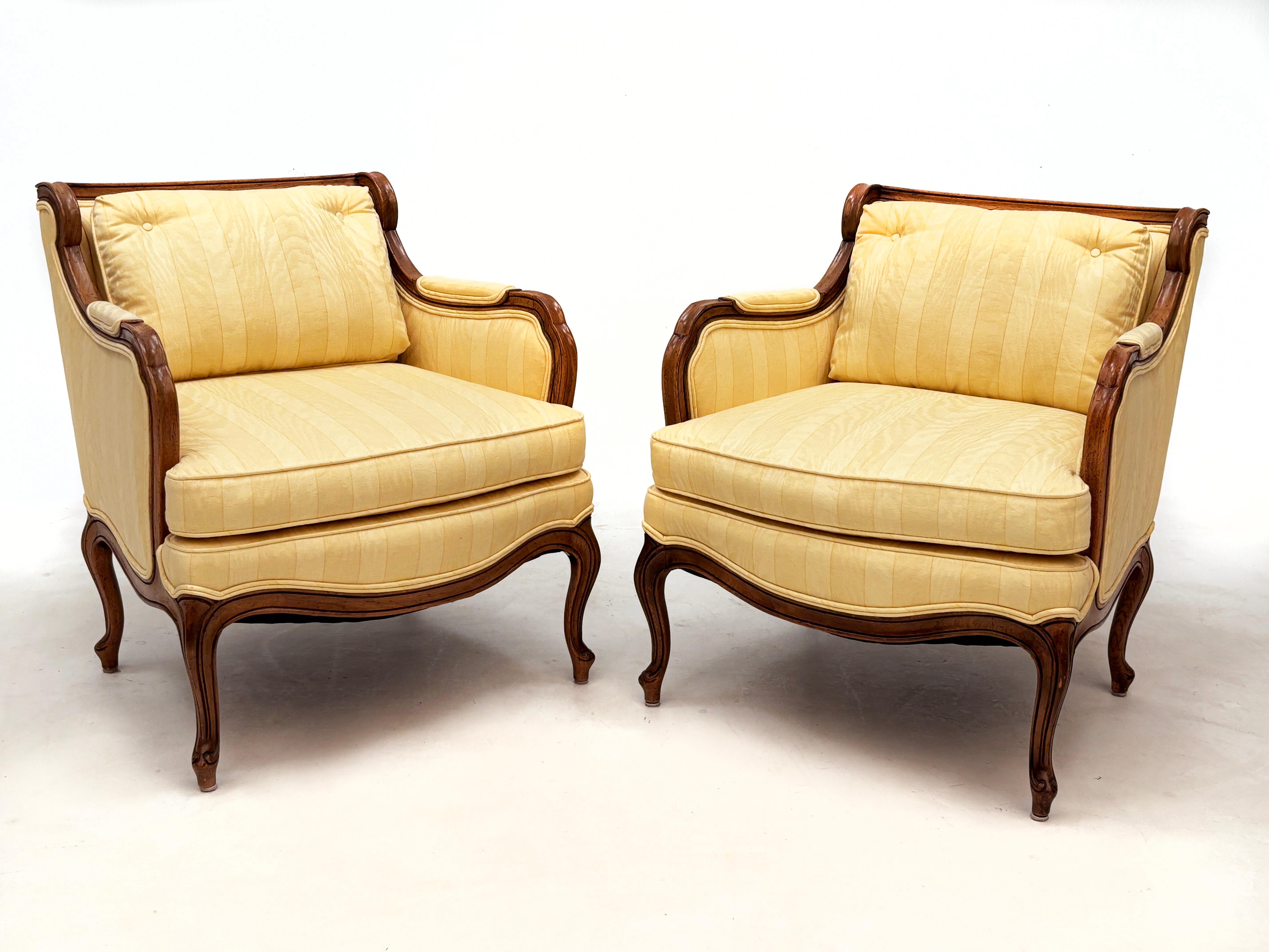 Vintage Louis XV-Style Bergere Armchairs with Walnut Frame Luis XV en venta