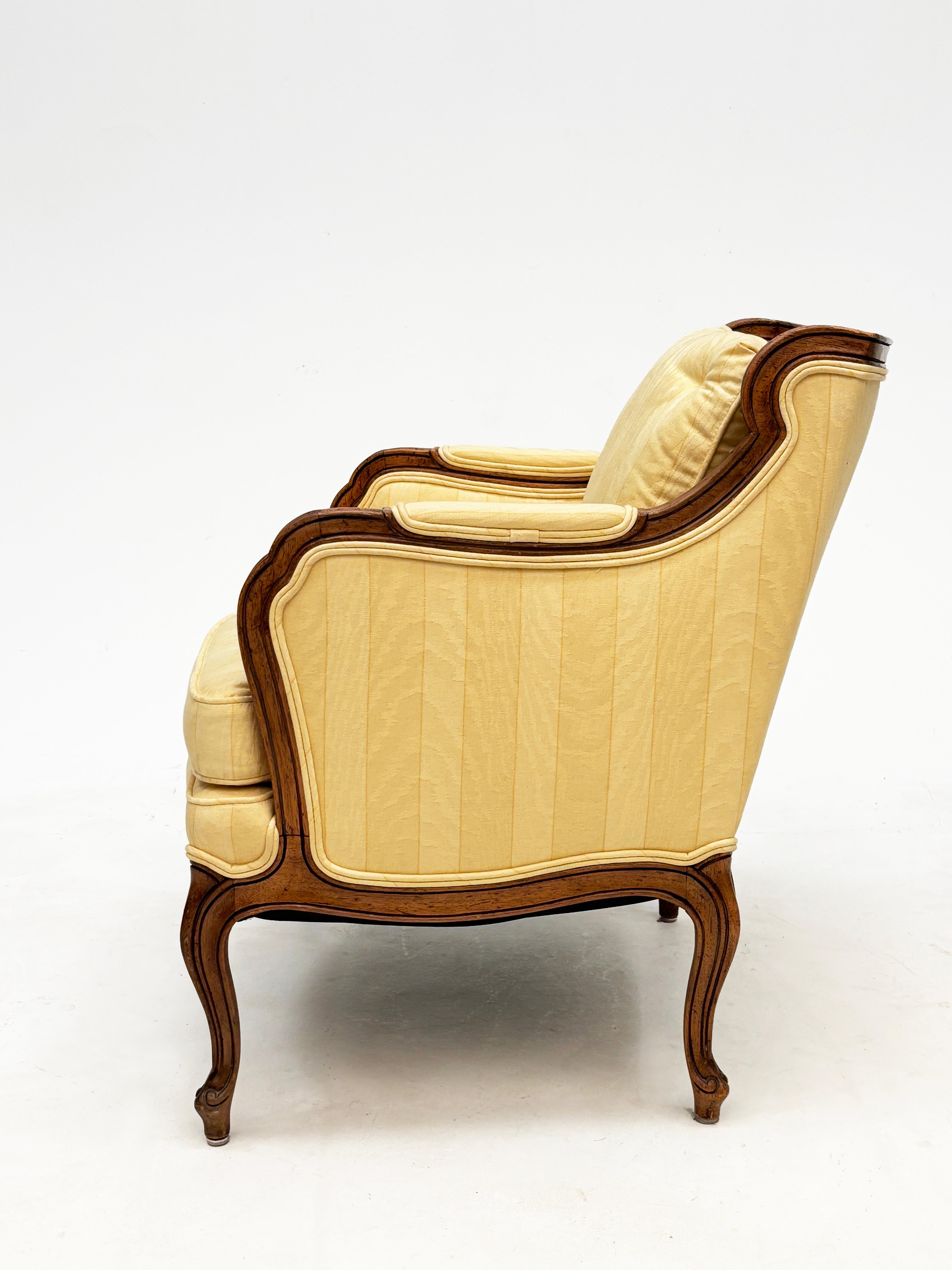Vintage Louis XV-Style Bergere Armchairs with Walnut Frame siglo XX en venta