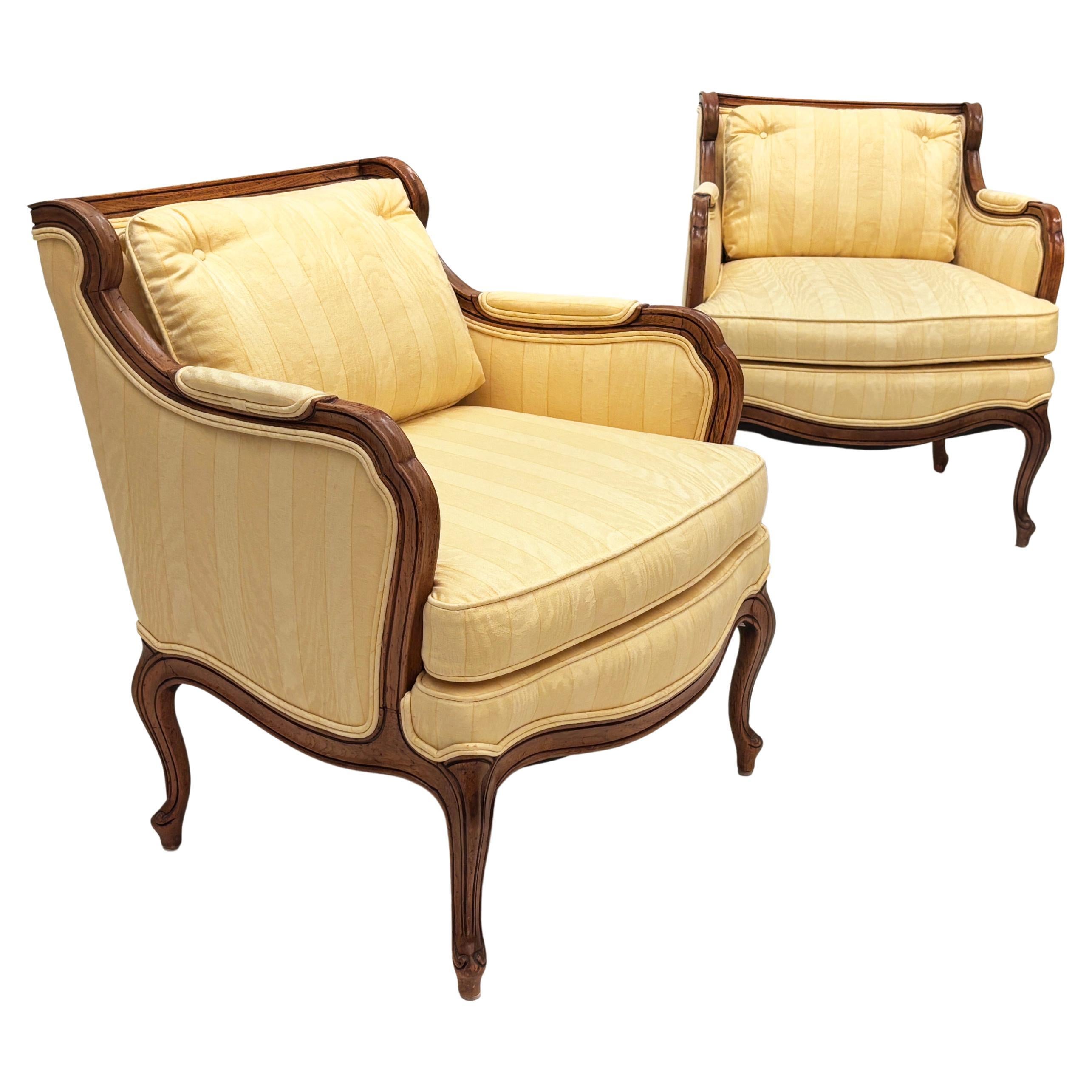 Vintage Louis XV-Style Bergere Armchairs with Walnut Frame en venta