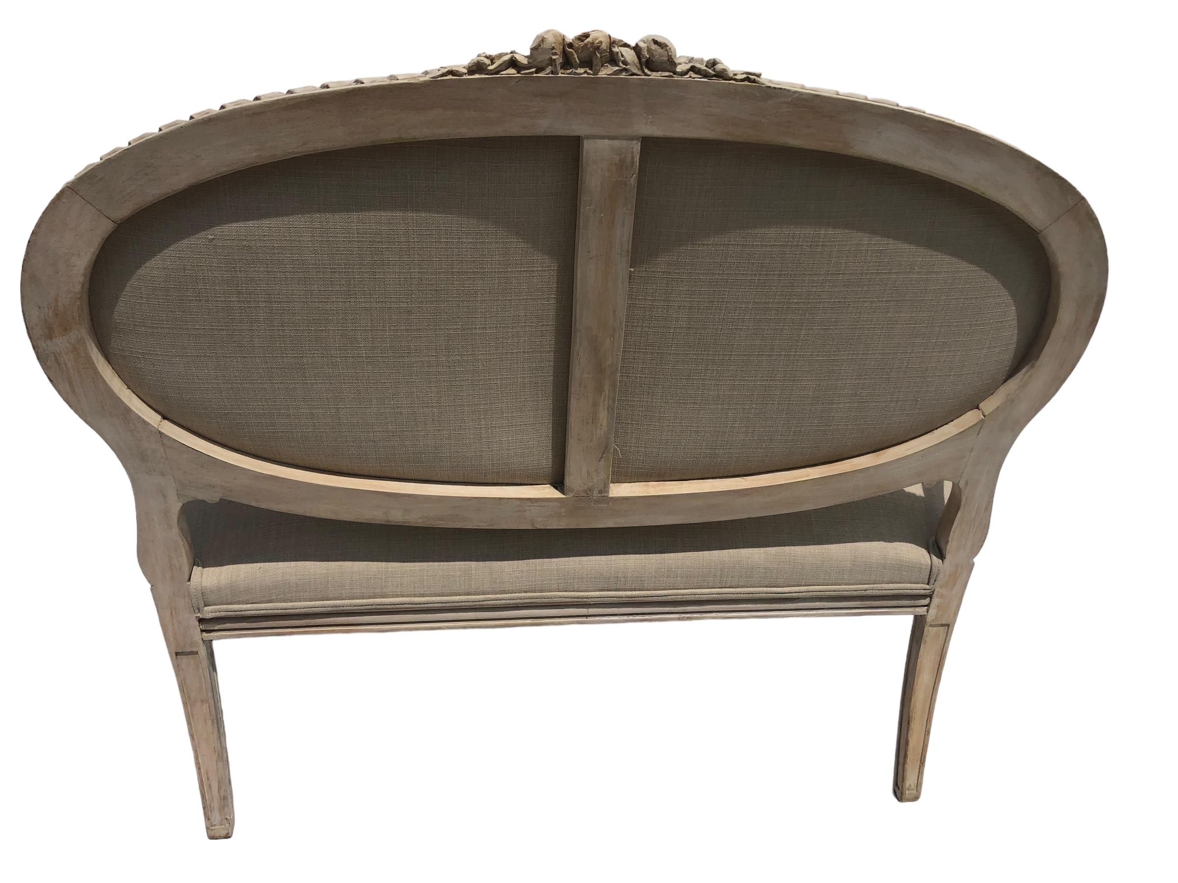 Settee intagliata e dipinta in stile Luigi XV d'epoca in vendita 1