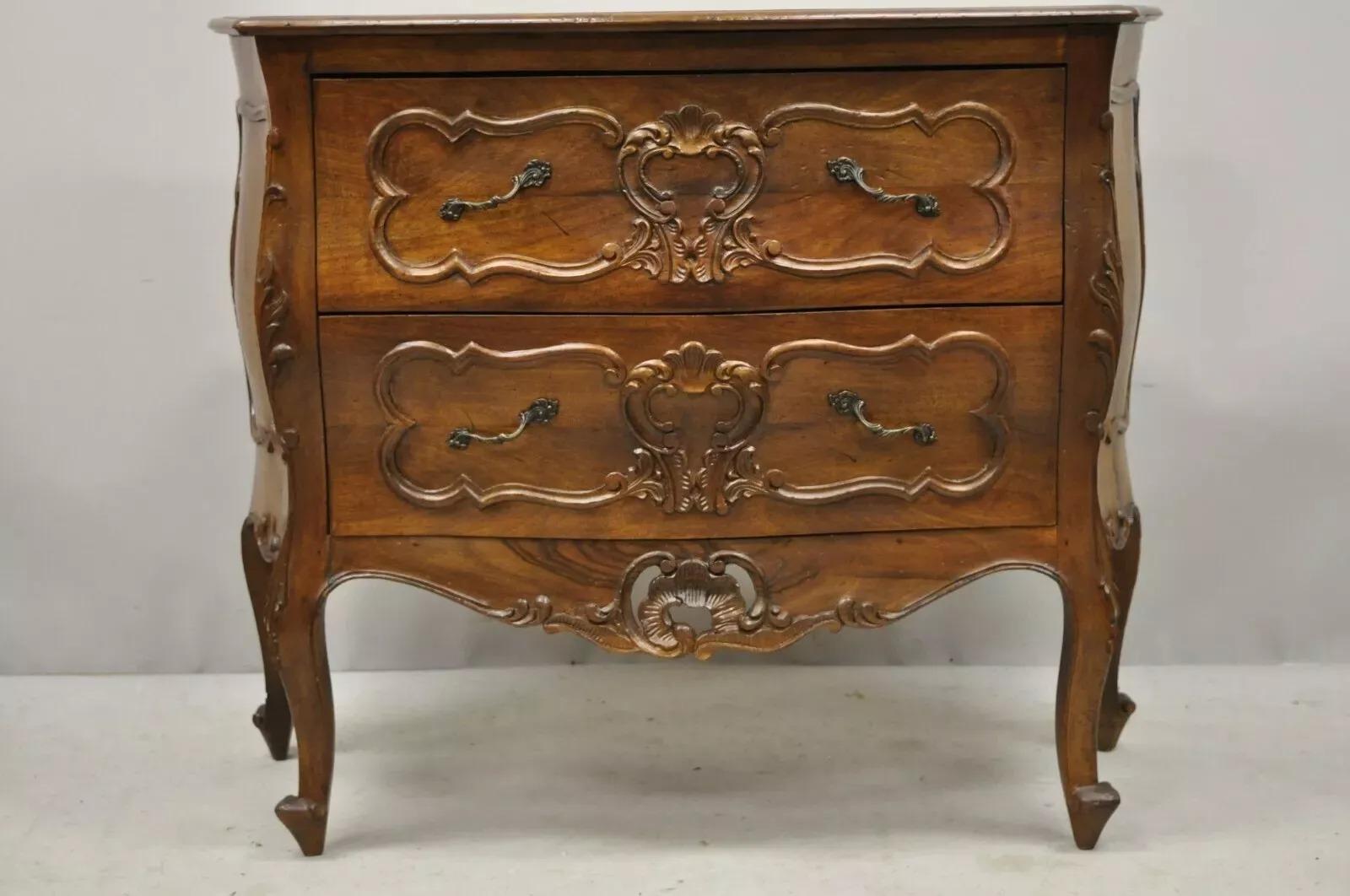 Sconosciuto Vintage By in stile Luigi XV in legno di noce intagliato con 2 cassetti, piccola cassapanca italiana in vendita