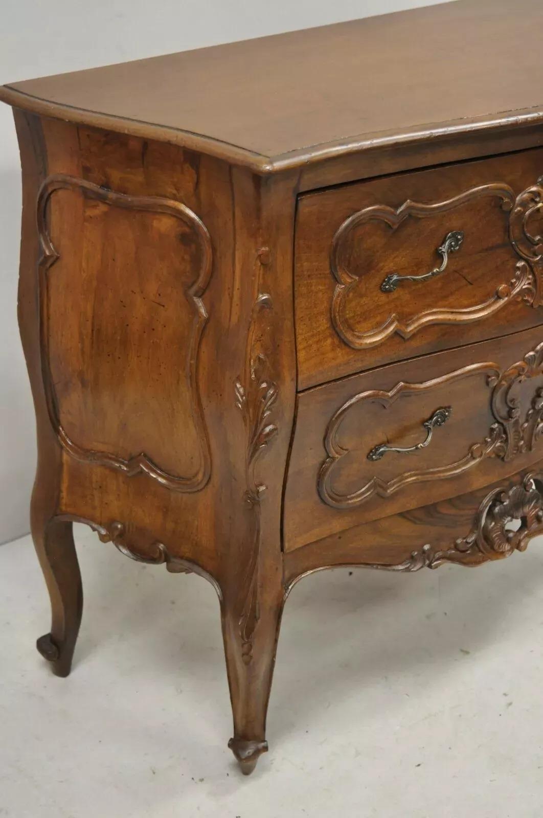 Vintage By in stile Luigi XV in legno di noce intagliato con 2 cassetti, piccola cassapanca italiana in vendita 3