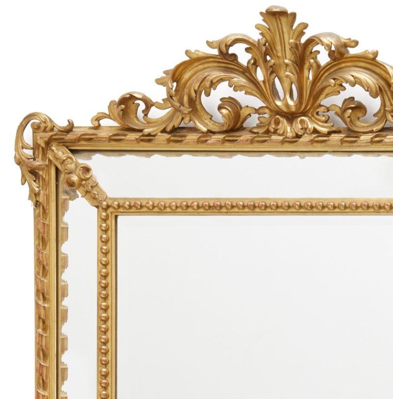 Vintage Louis XV Stil Giltwood Pier Spiegel mit Acanthus Crest, abgeschrägte Glas (Louis XV.) im Angebot