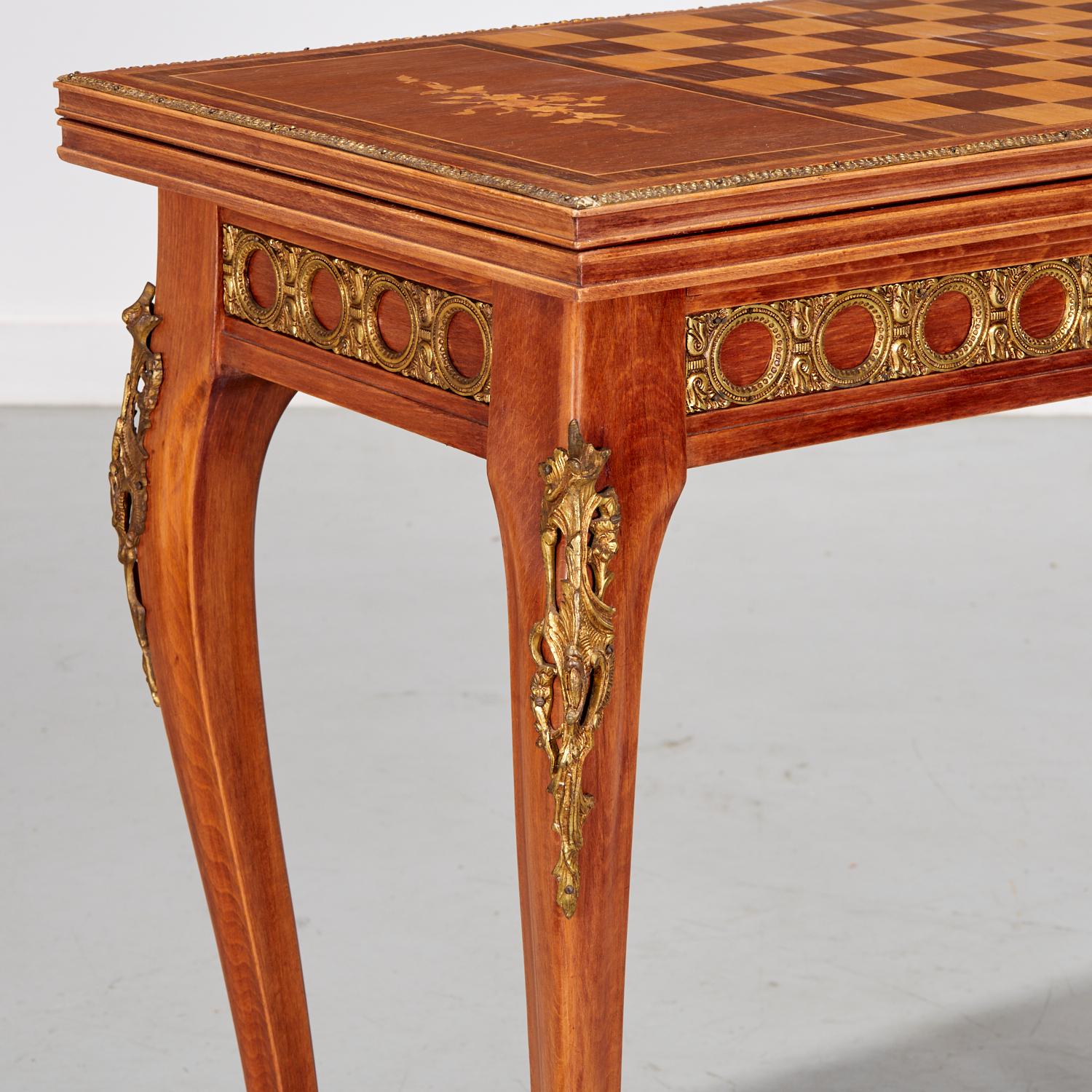Vintage Louis XV Stil Intarsien Convertible Karte und Schachbrett Spiele Tisch (Französisch) im Angebot