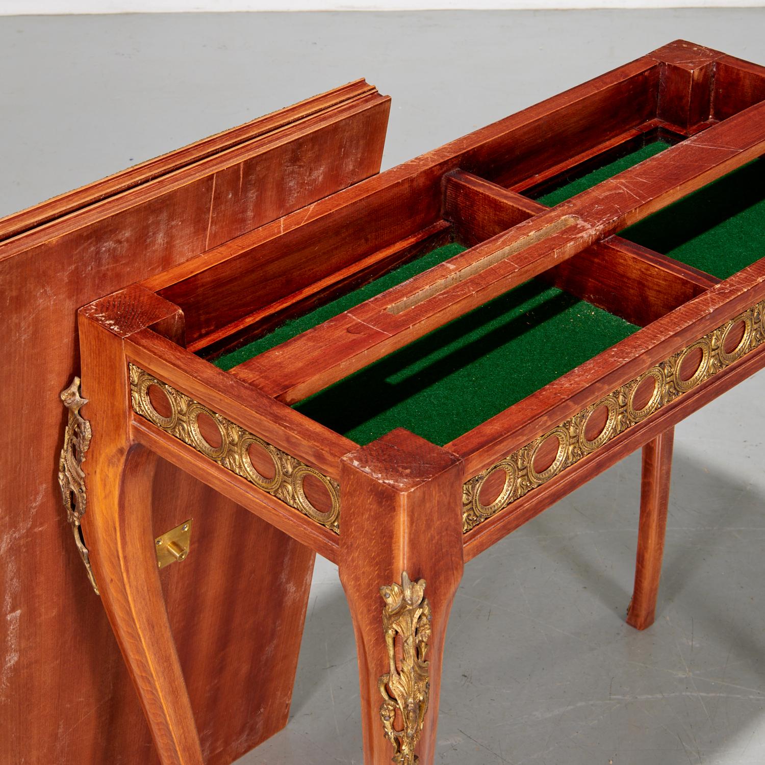 Vintage Louis XV Stil Intarsien Convertible Karte und Schachbrett Spiele Tisch im Zustand „Gut“ im Angebot in Morristown, NJ