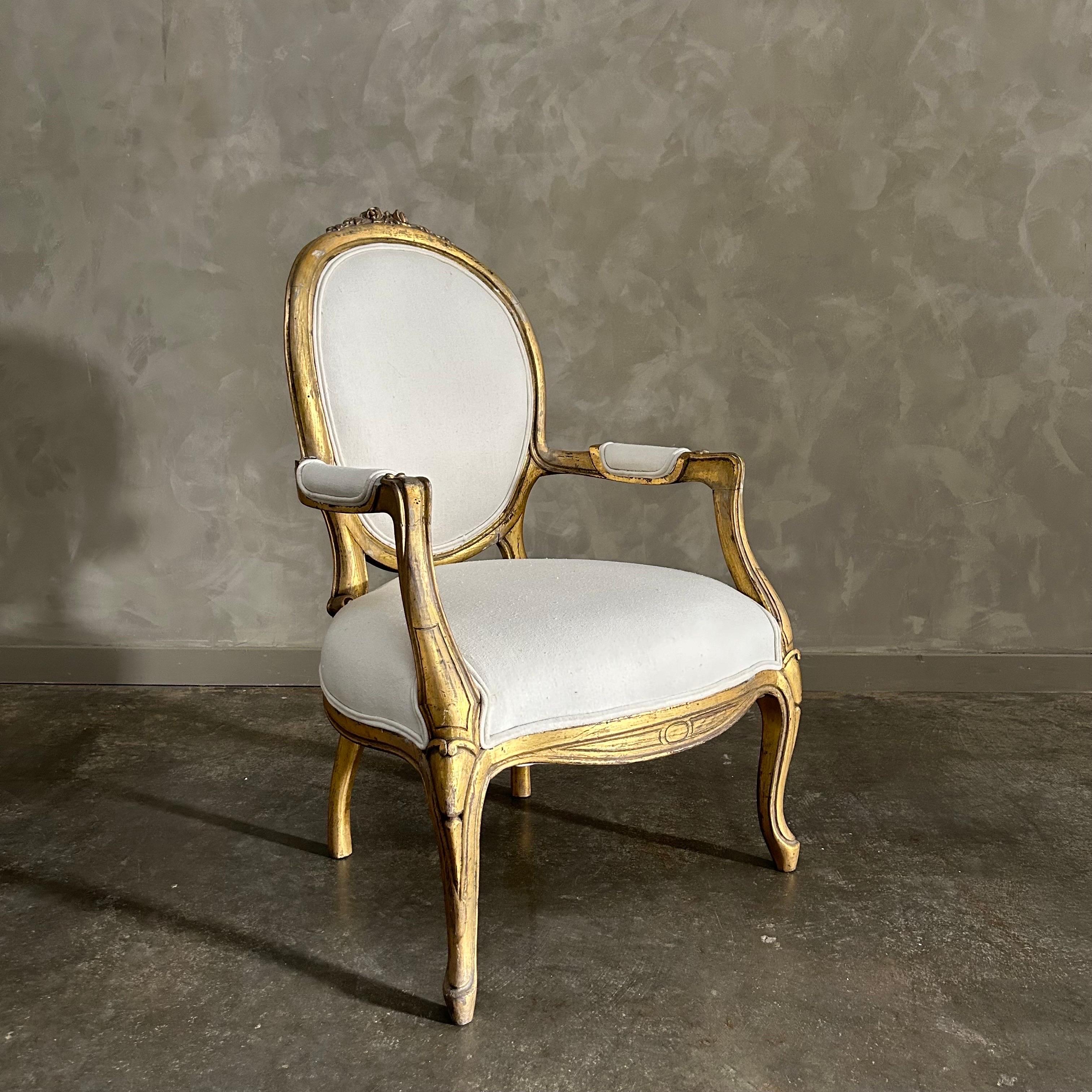 Vintage Louis XV style open arm giltwood chair For Sale 5