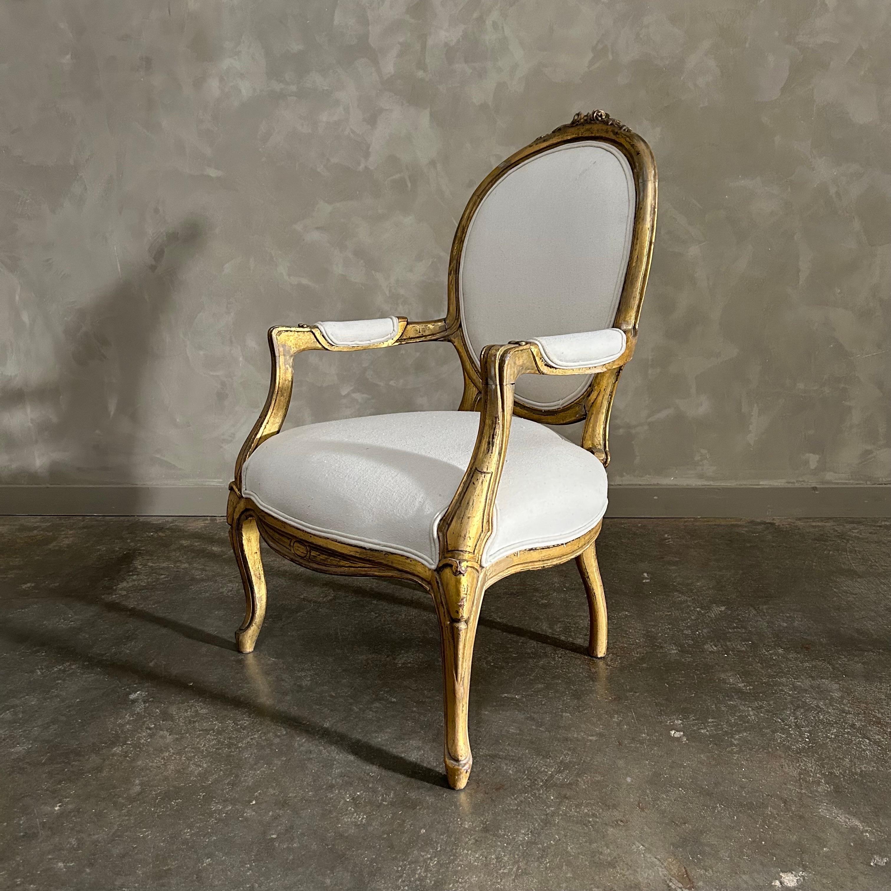 Vintage Louis XV style open arm giltwood chair In Good Condition For Sale In Brea, CA