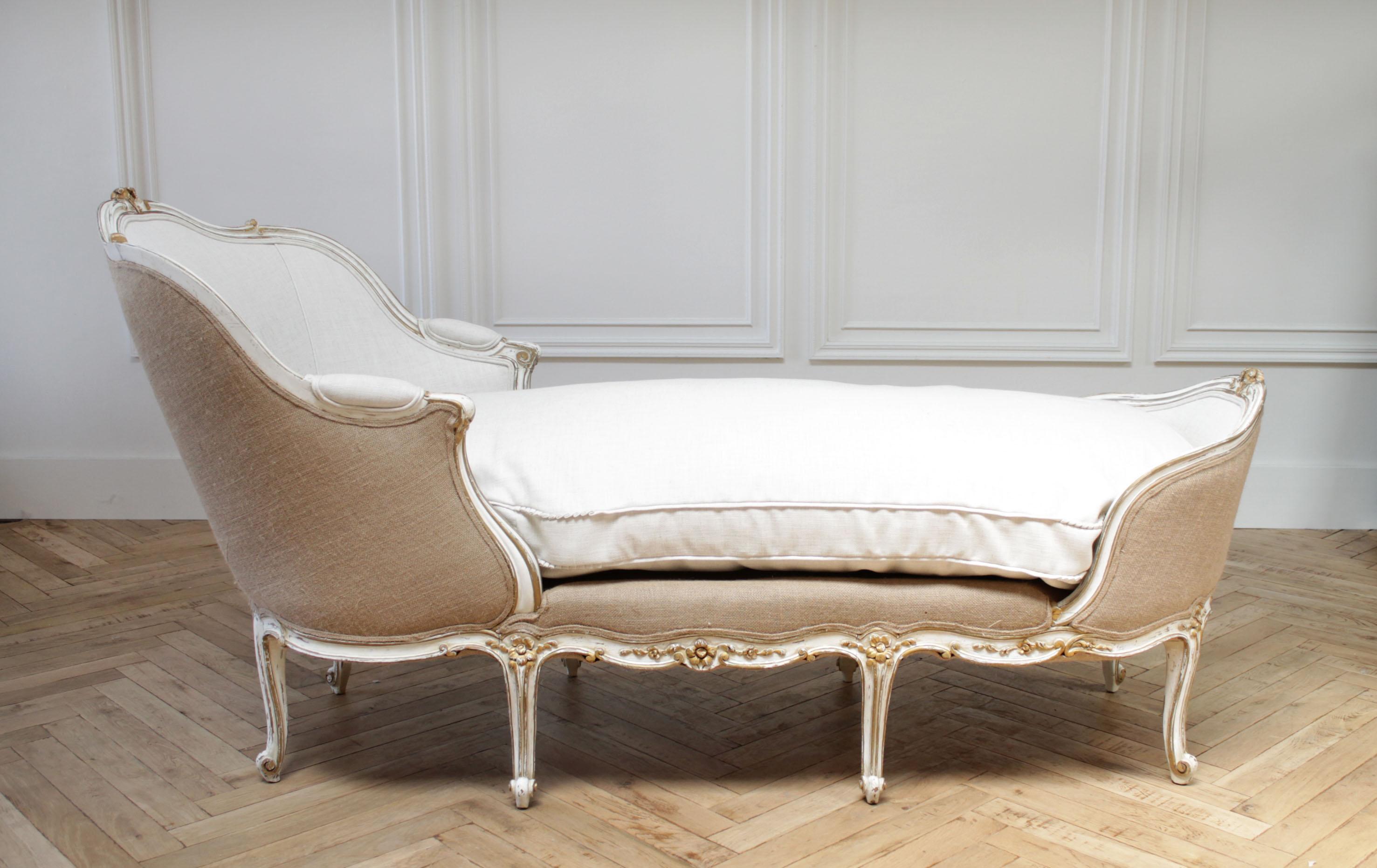 Vintage Louis XV Style Painted and Upholstered Linen Chaise Lounge 1