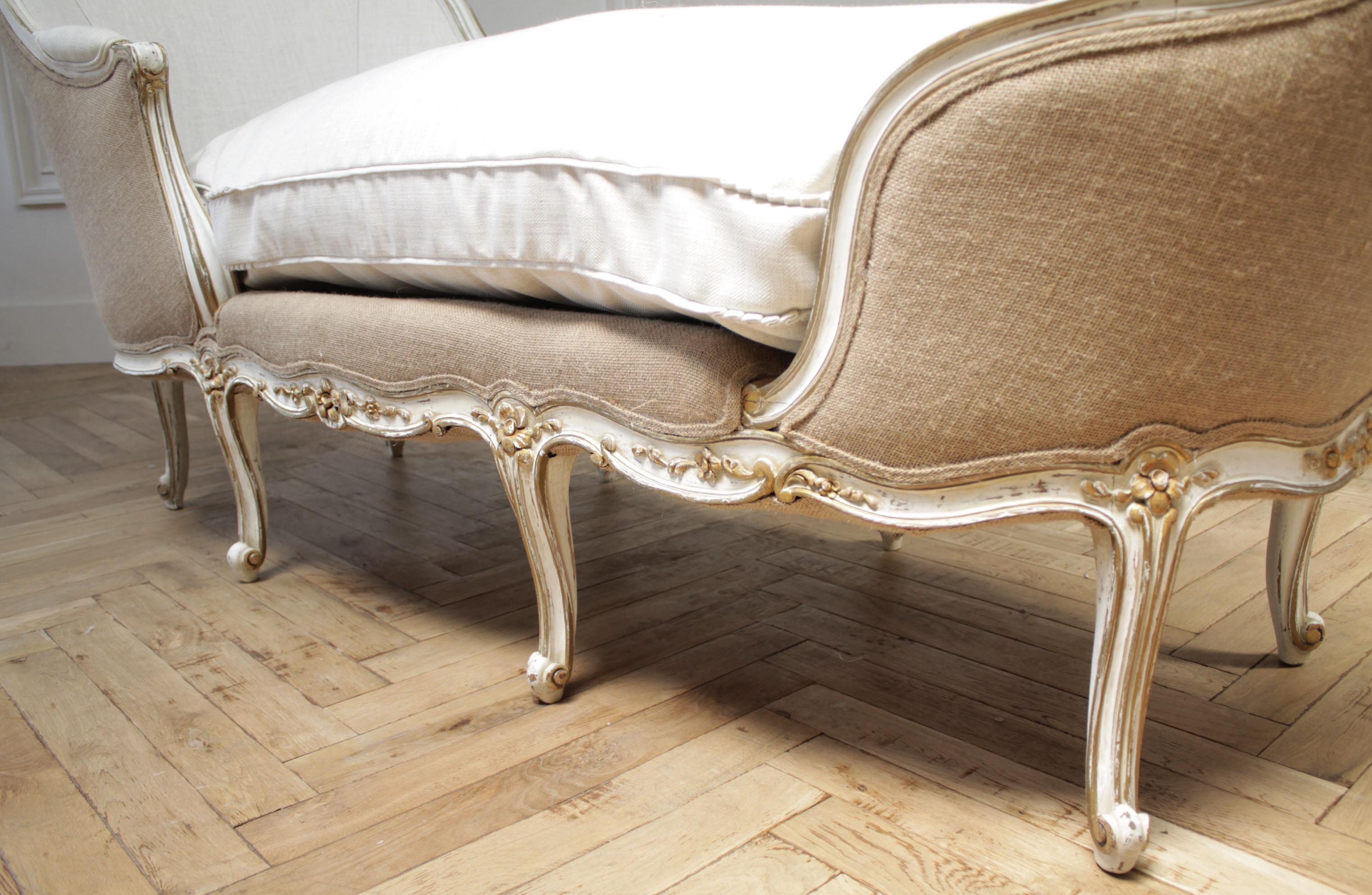 Vintage Louis XV Style Painted and Upholstered Linen Chaise Lounge 4