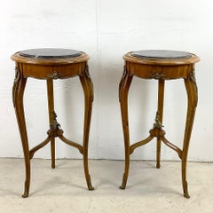 Vintage Louis XV Stil Steinplatte End Tables -ein Paar