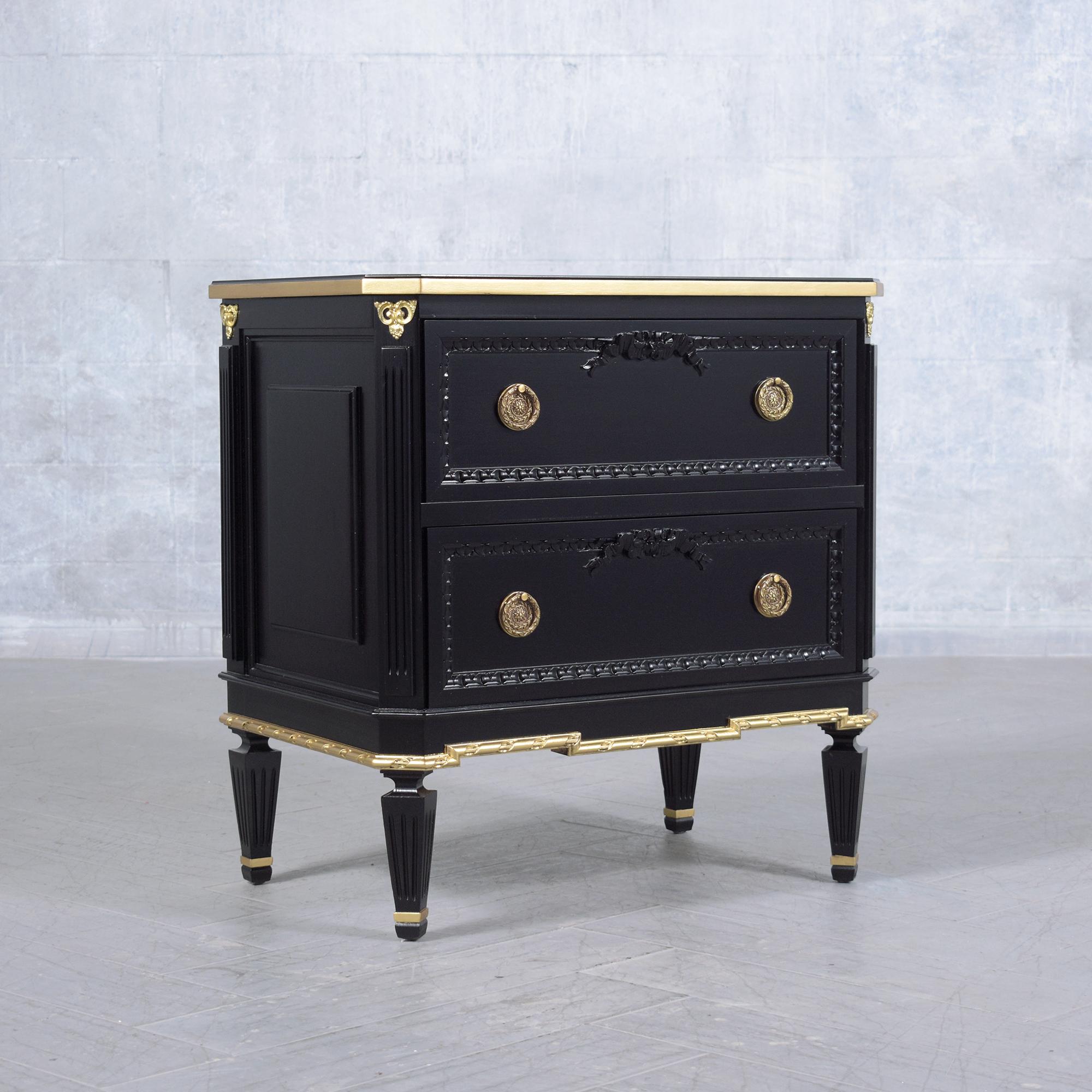 Vintage Louis XVI Mahogany Commodes: Timeless Nightstands for the Modern Home In Good Condition In Los Angeles, CA