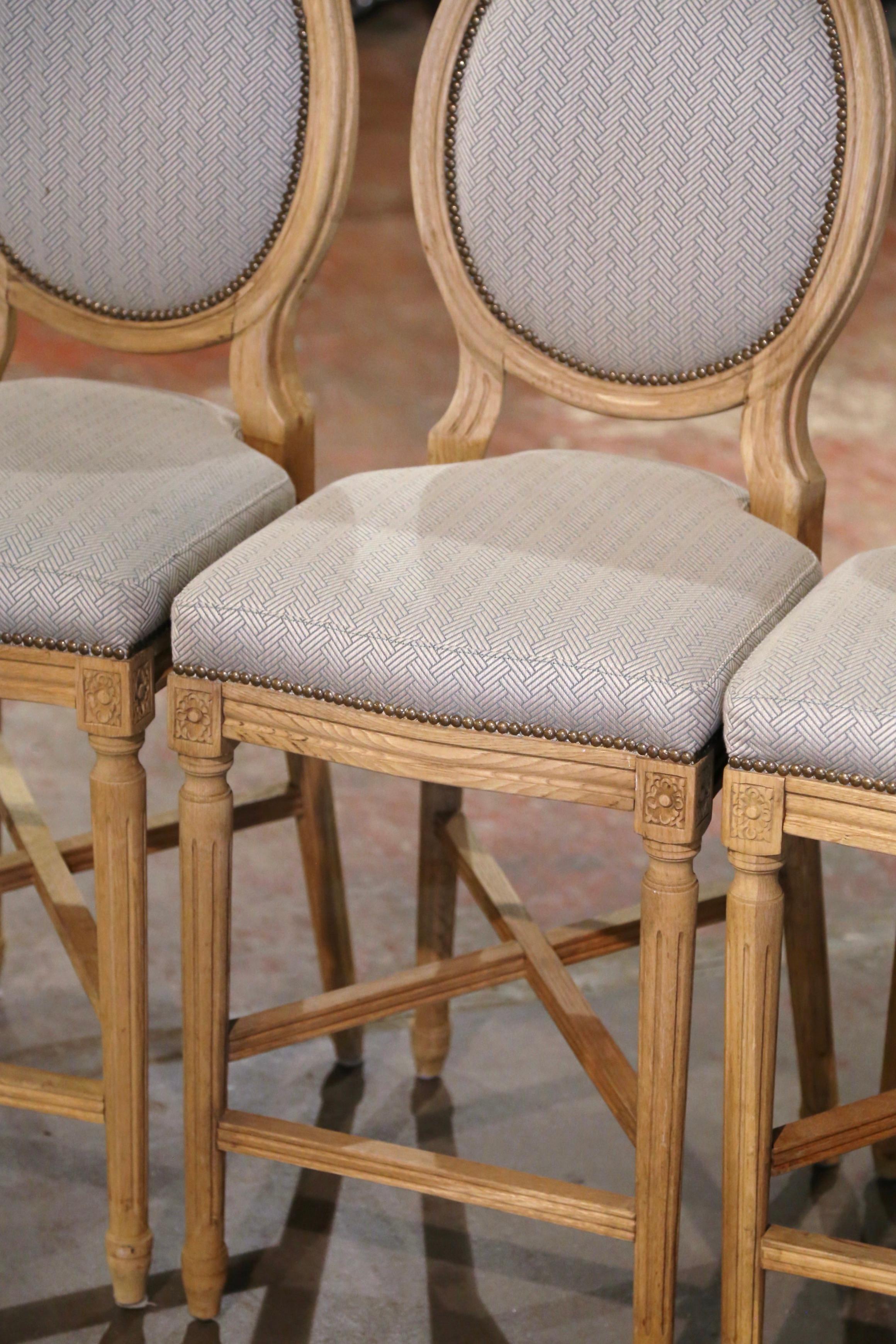 Vintage Louis XVI Style Carved Light Oak Counter Stools, Set of Five In Excellent Condition In Dallas, TX