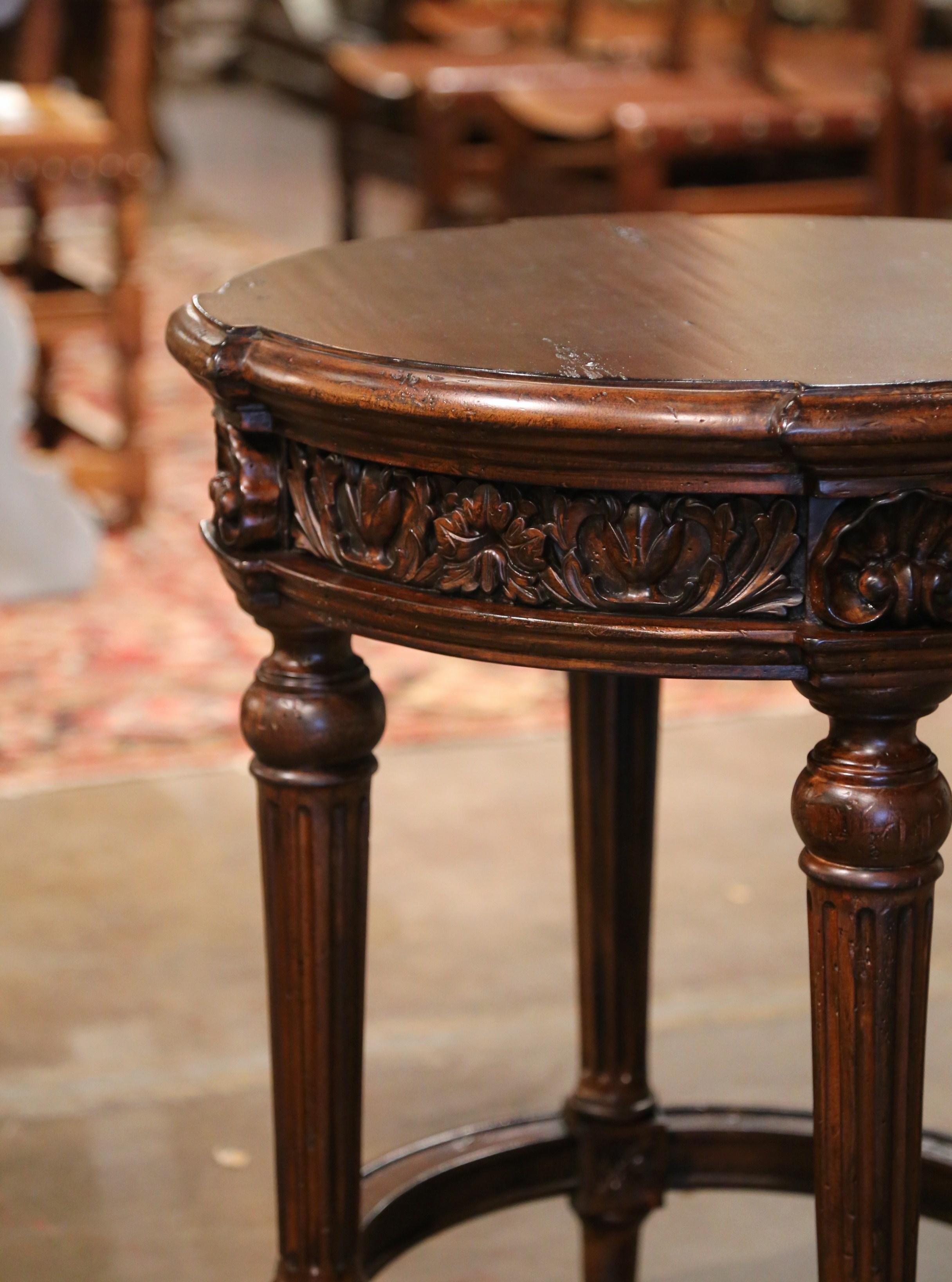Vintage Louis XVI Style Carved Walnut Gueridon Side Table from Habersham In Excellent Condition For Sale In Dallas, TX