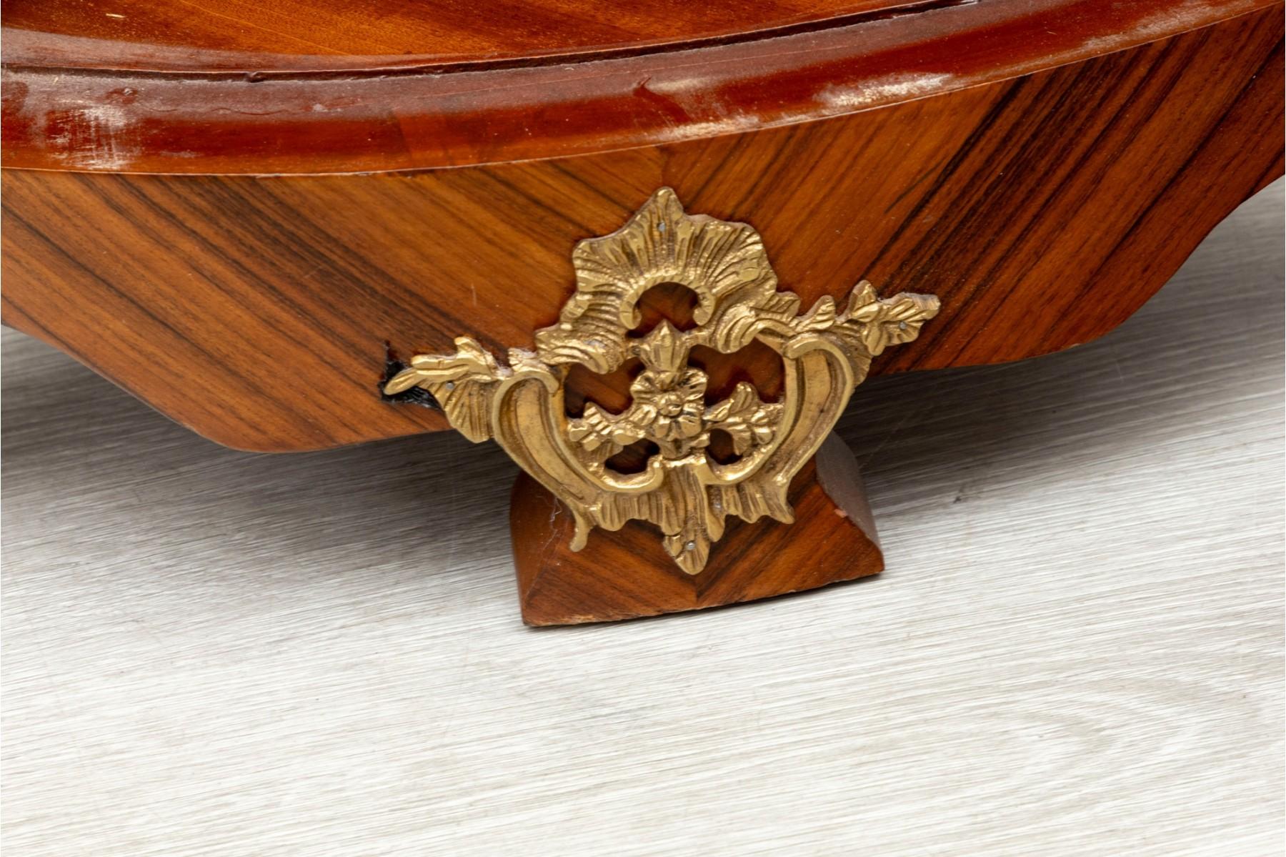 Vintage-Eckschränke im Louis-XVI.-Stil, Dreieckige Schränke, französische Beistelltische im Angebot 2