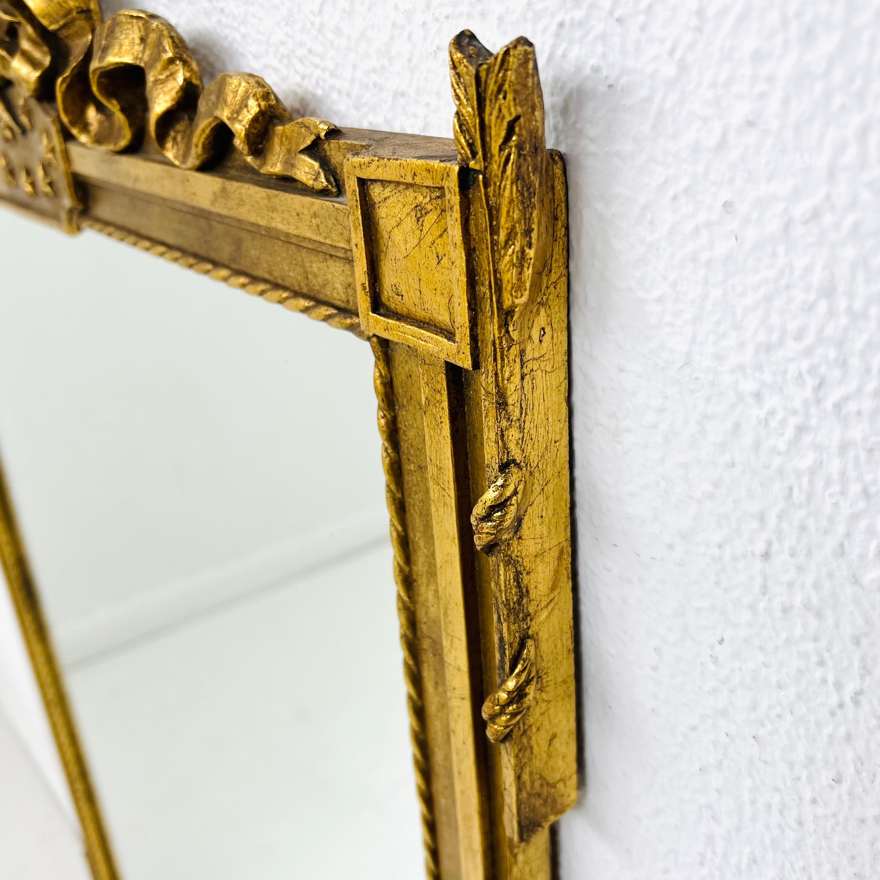 Specchio d'epoca in legno dorato in stile Luigi XVI in vendita 6