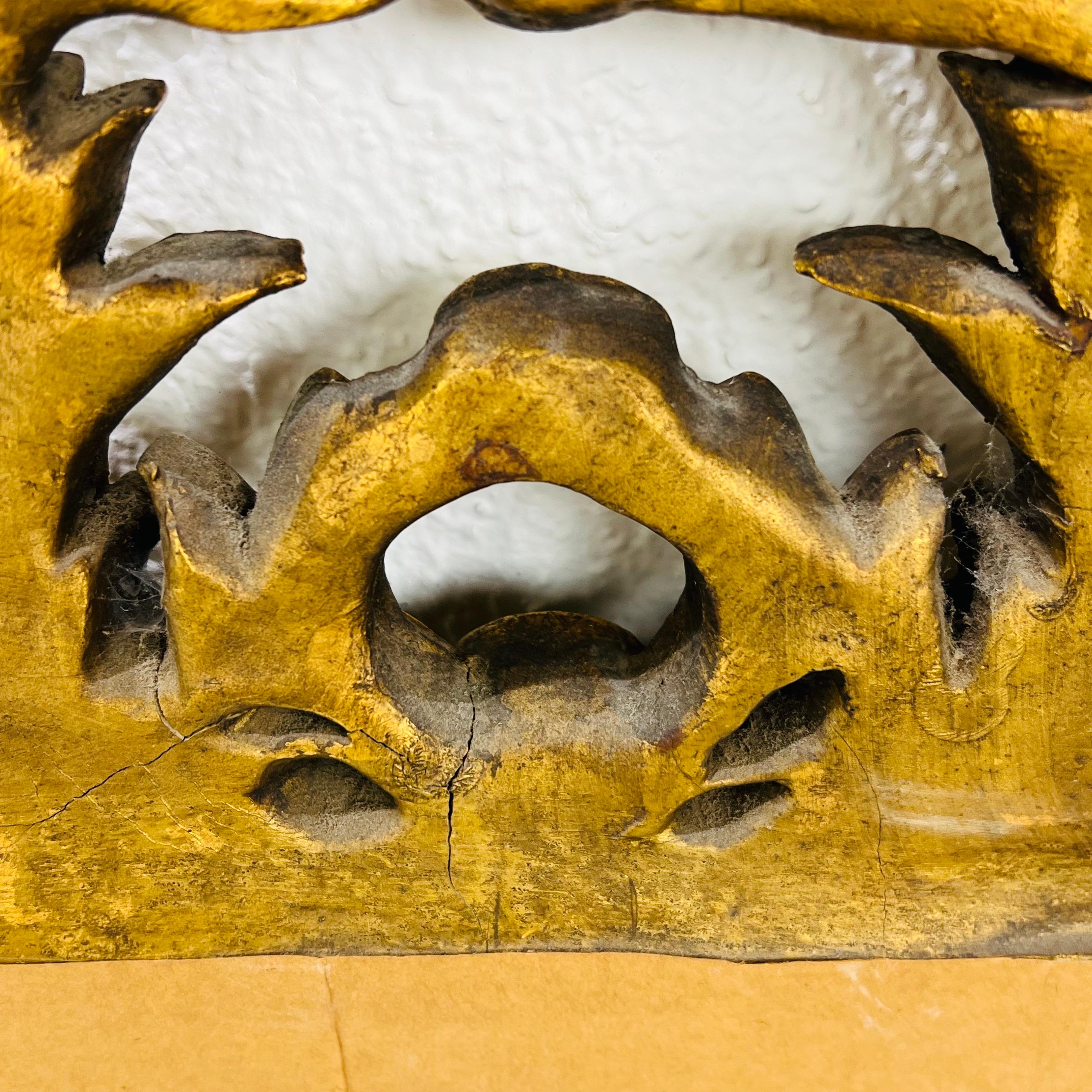 Specchio d'epoca in legno dorato in stile Luigi XVI in vendita 8