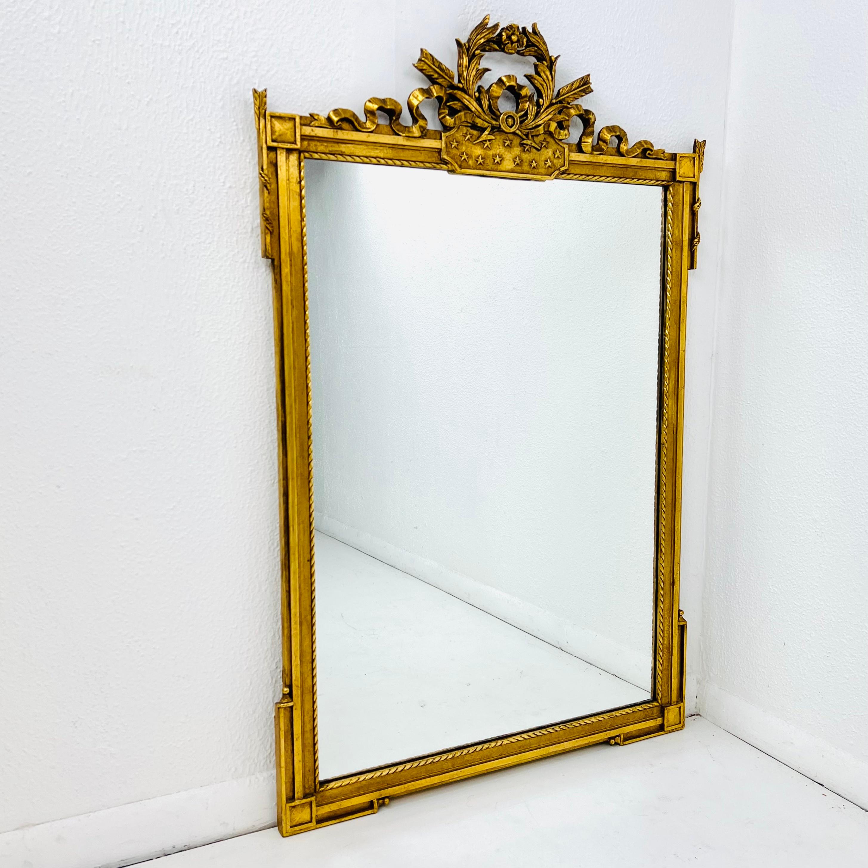Specchio d'epoca in legno dorato in stile Luigi XVI in vendita 12