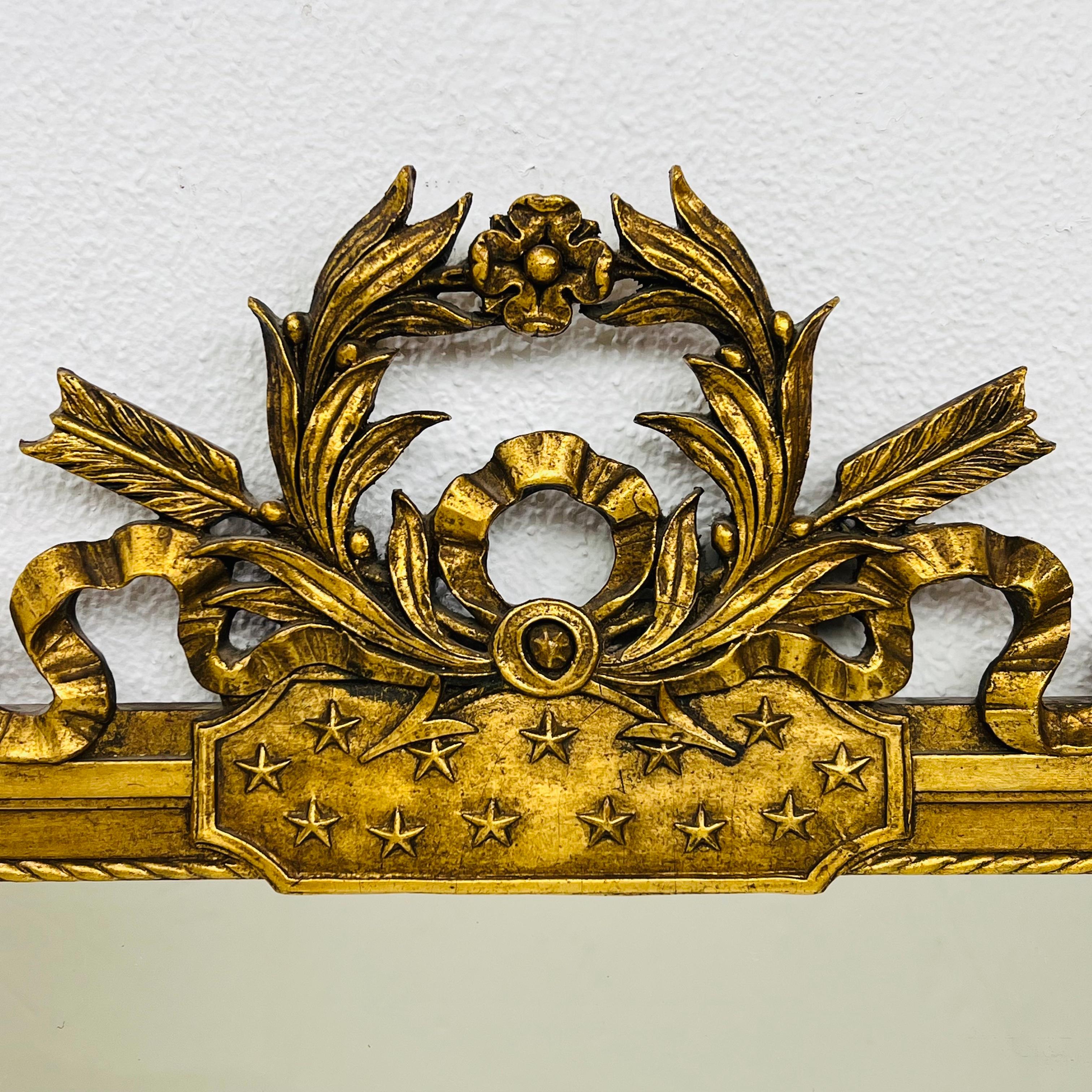 Specchio d'epoca in legno dorato in stile Luigi XVI in vendita 2