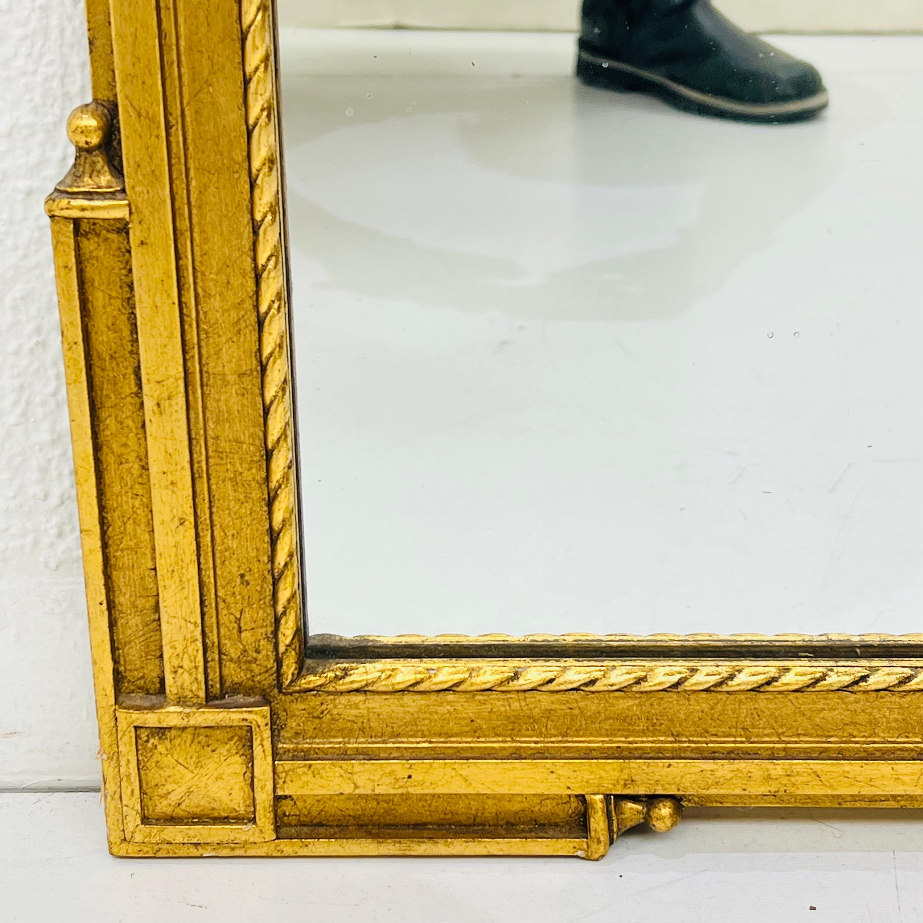 Specchio d'epoca in legno dorato in stile Luigi XVI in vendita 5