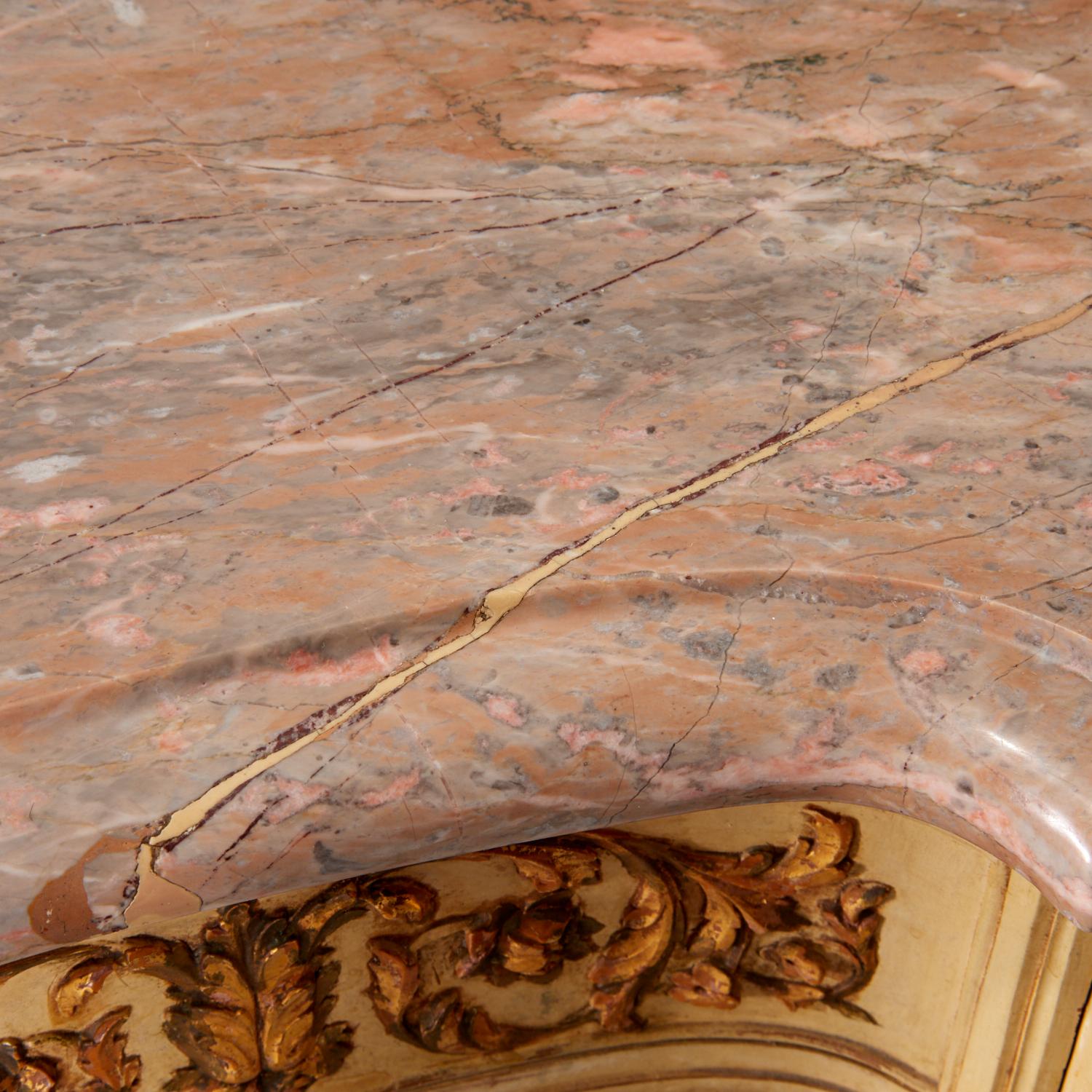 Peint à la main Console vintage de style Louis XVI peinte à la main et plateau en marbre Brèche Violette en vente