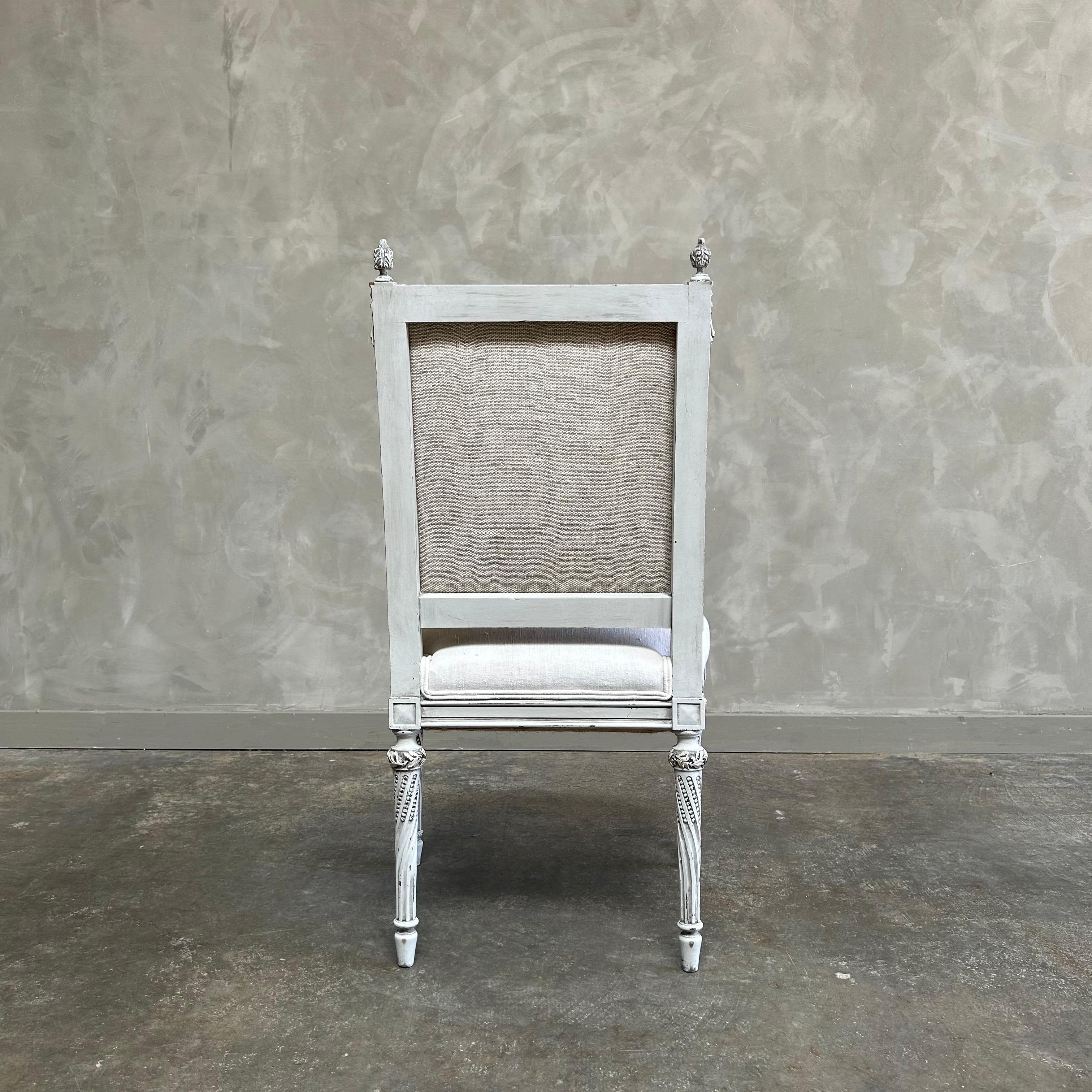 Vintage Louis XVI Style Gemalt und gepolstert Stuhl im Zustand „Gut“ im Angebot in Brea, CA