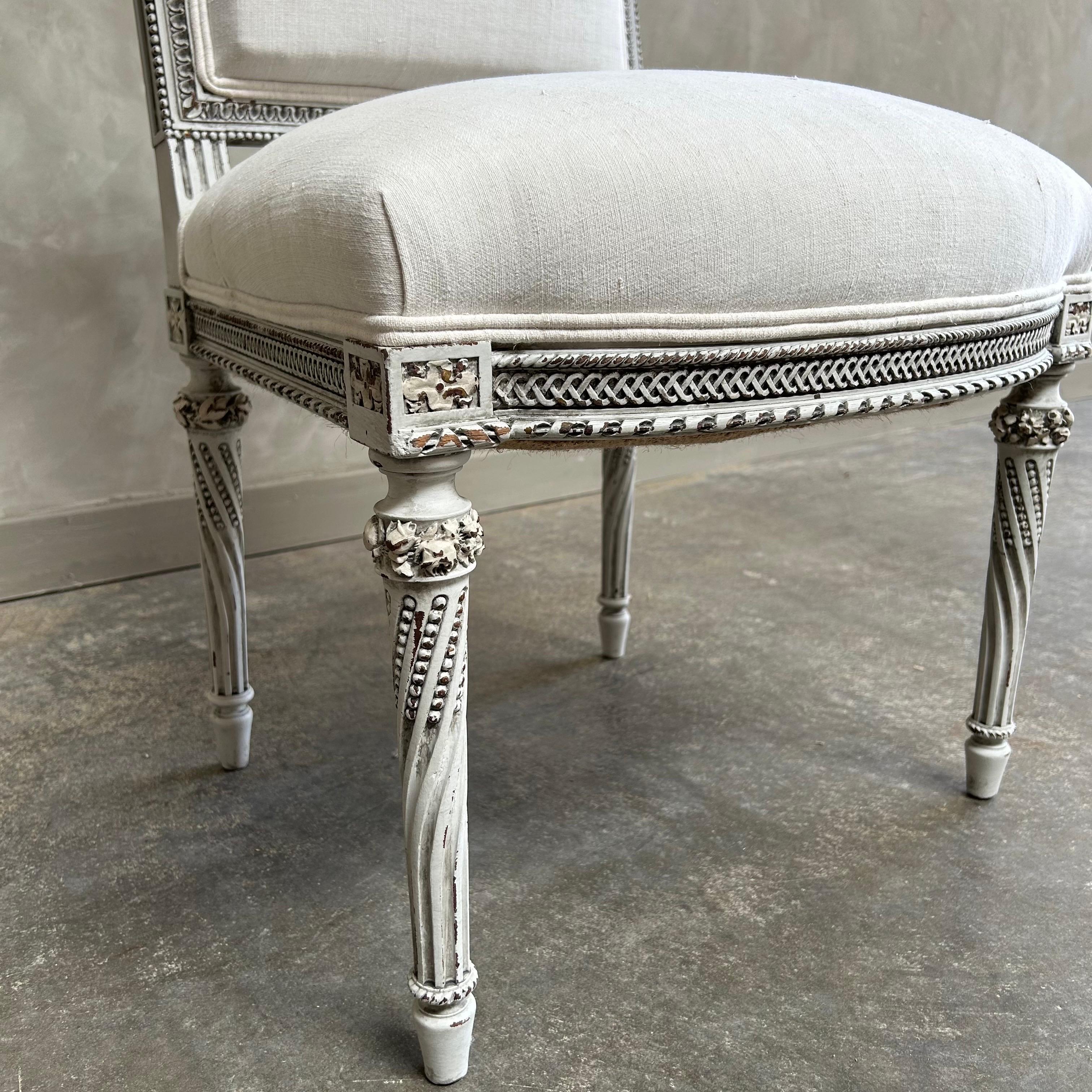 Vintage Louis XVI Style Gemalt und gepolstert Stuhl (Leinen) im Angebot