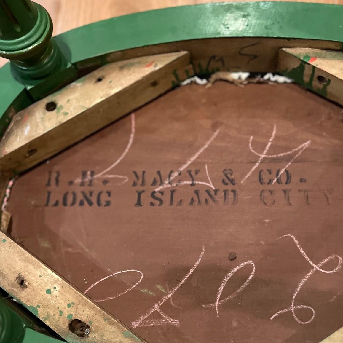 Bemalter und gepolsterter Hocker im Louis XVI-Stil von R. H. Macy's & Co. im Angebot 3