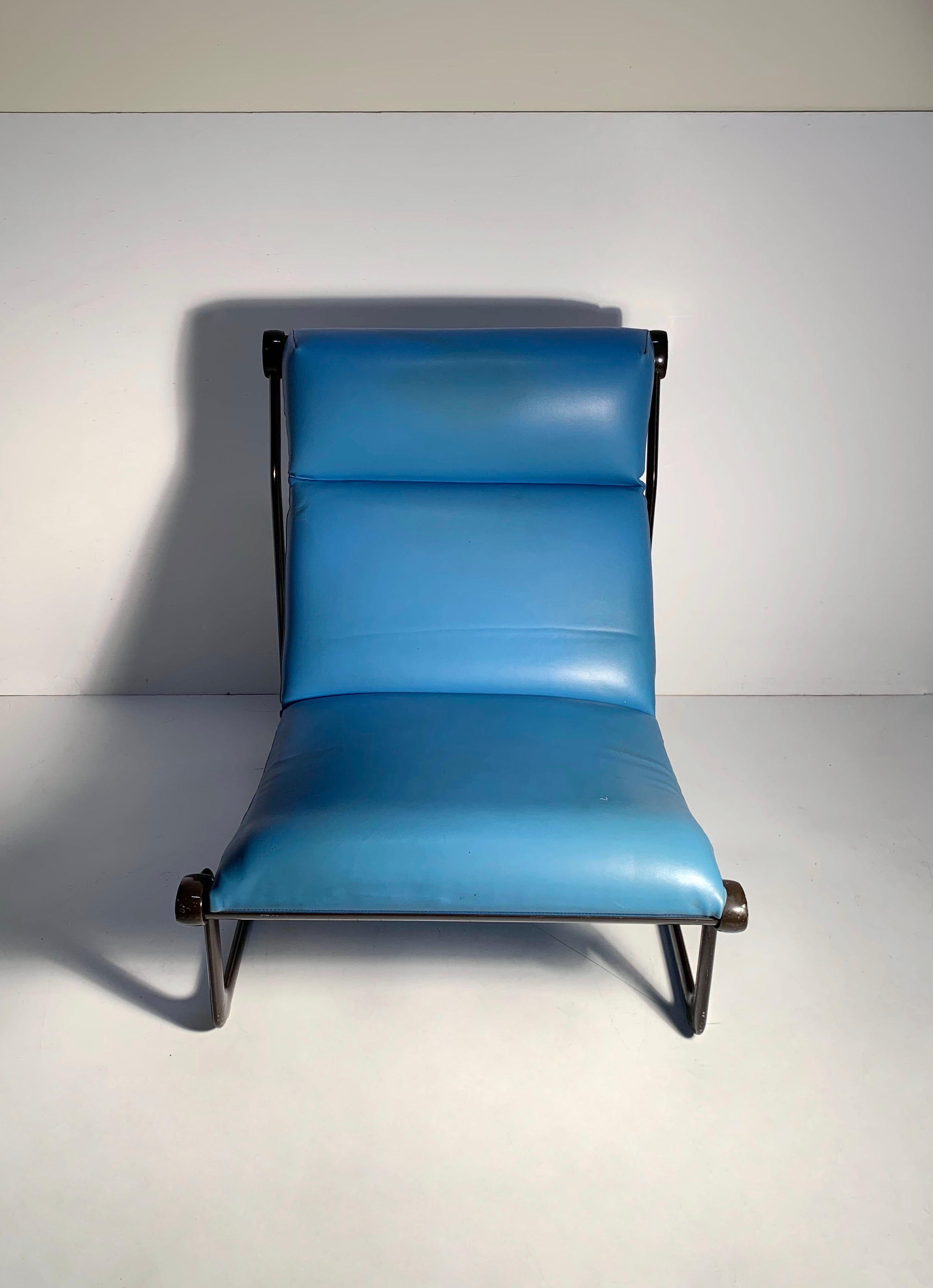 Chaise longue Vintage de Bruce Hannah et Andrew Morrison pour Knoll

Une variante assez rare de la chaise dans un modèle à haut dossier. 

La finition du cadre et le rembourrage sont d'origine et présentent une certaine usure. Désirera très