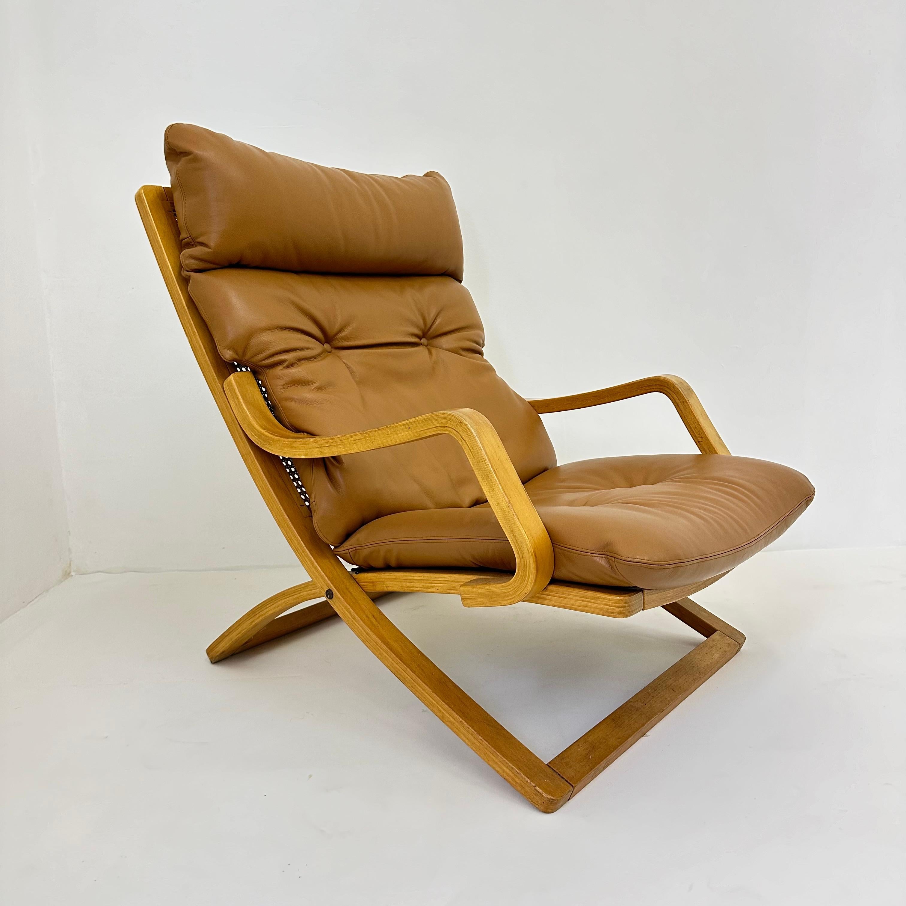 Vintage lounge chair cognac leather with webbing , 1970s In Good Condition For Sale In Delft, NL