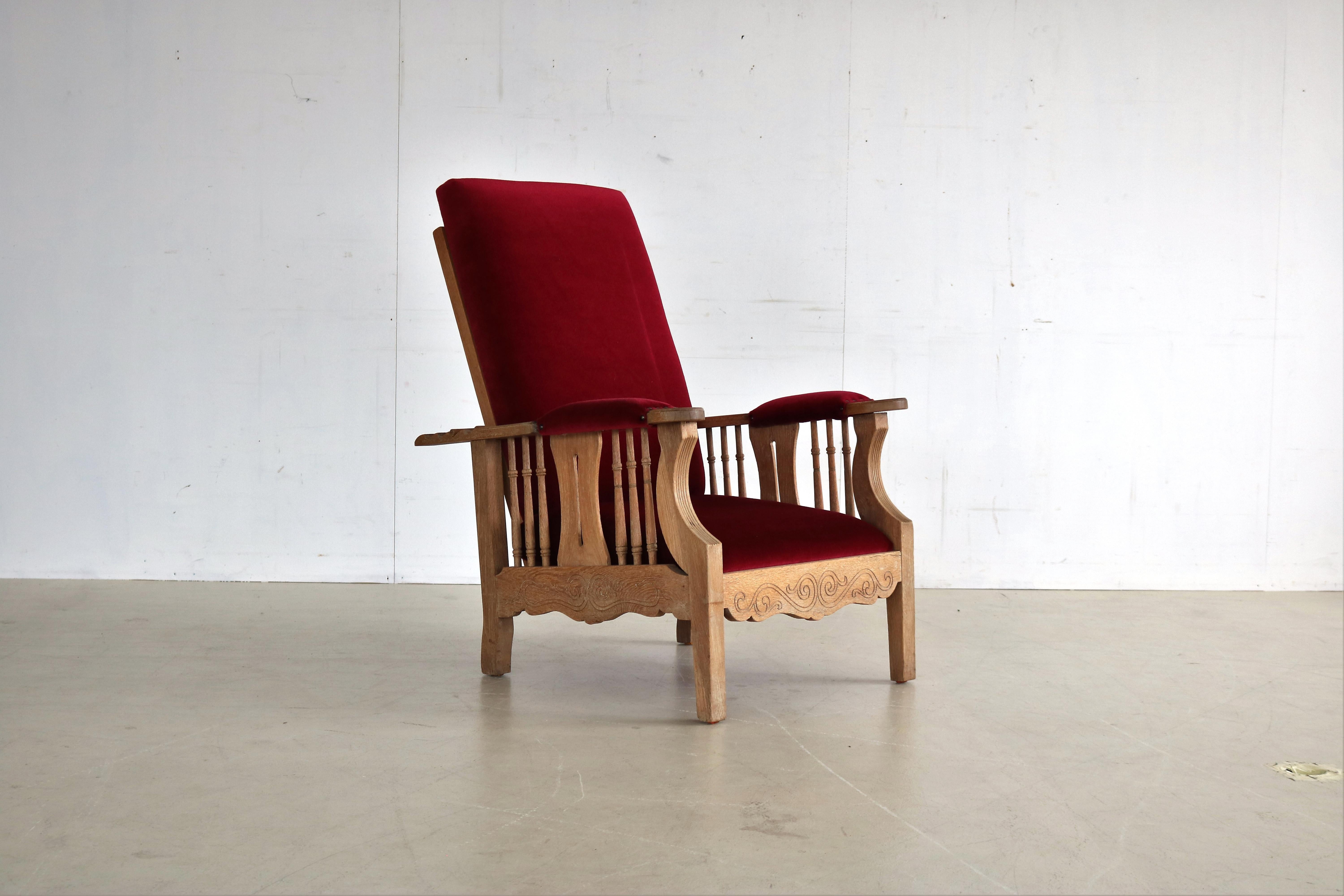 Fauteuil de salon vintage chai easy chair  Fauteuil des années 1950.

Période  Années 40/50.
Design  inconnu  Danemark.
Condit  bon  légers signes d'utilisation.
Taille  100 X 72 X 80 (hxwxd)

Détails  bois ; tissu ; réglable ;

Numéro d'article 1576