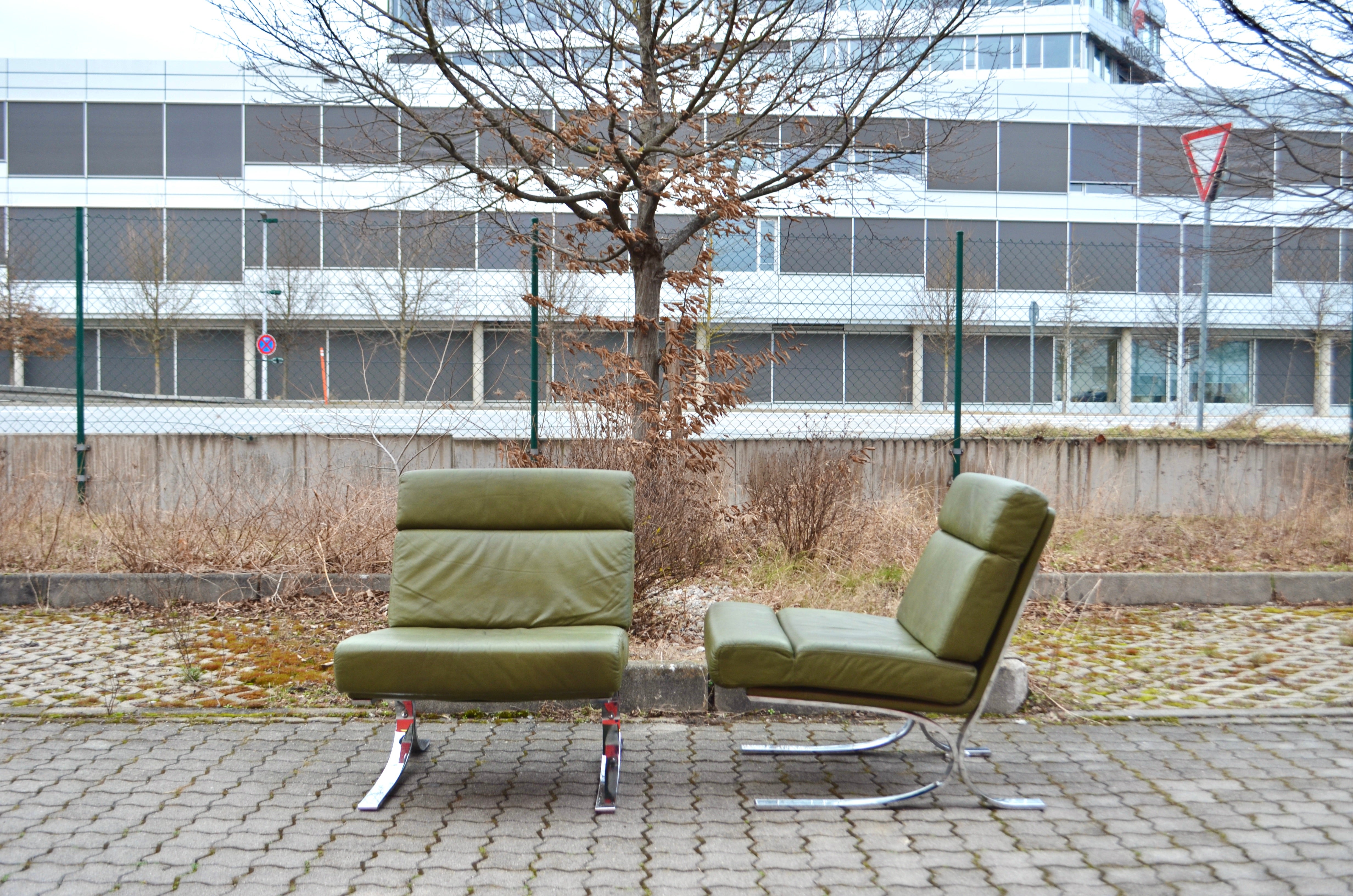 Vintage Lounge Chair Leather Mossgreen In Good Condition For Sale In Munich, Bavaria