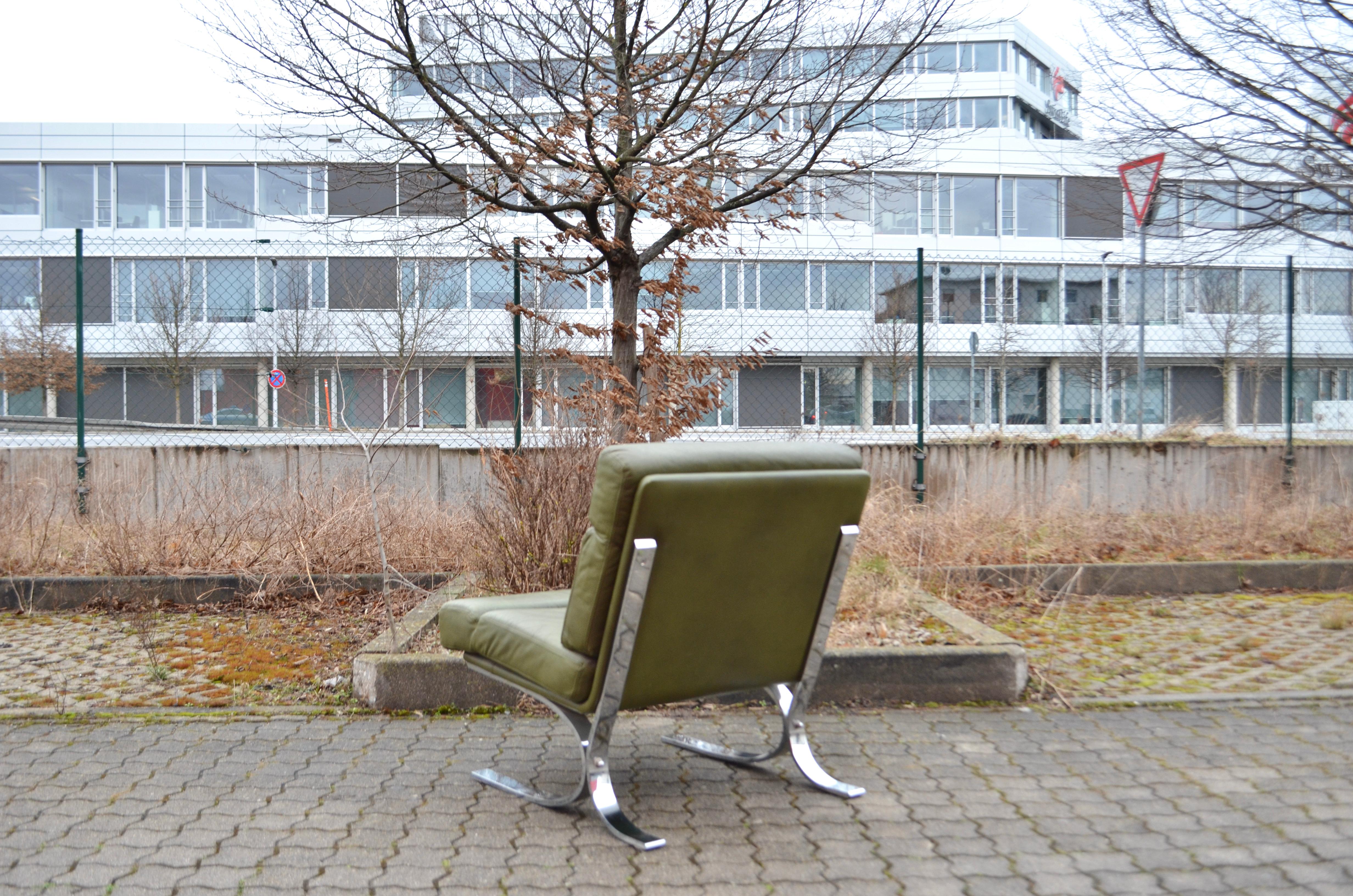 Vintage Lounge Chair Leder Moosgrün (Stahl) im Angebot