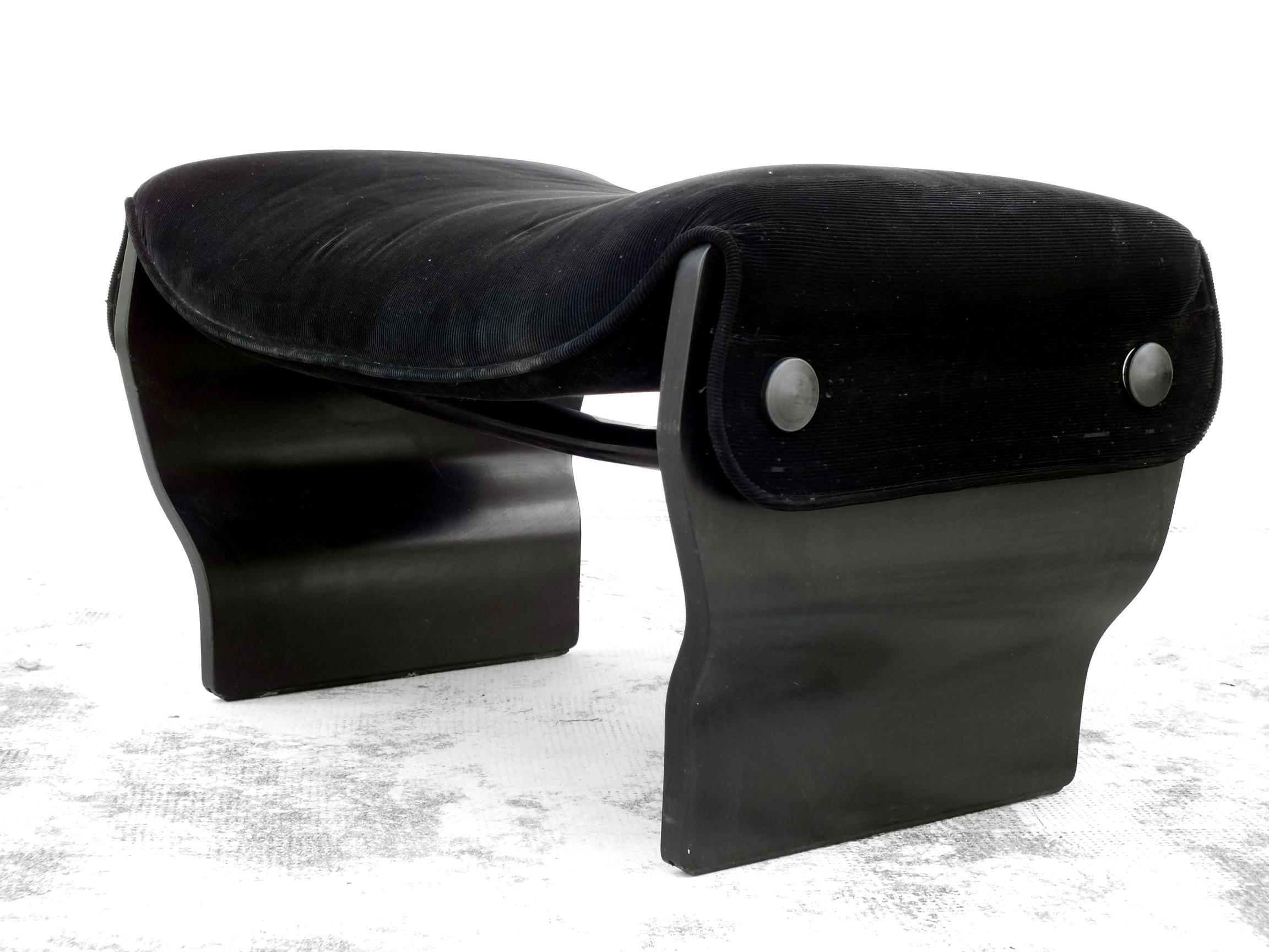 Vintage Lounge Chair Osvaldo Borsani, Armchair and Ottoman Canada Tecno 1965 For Sale 8